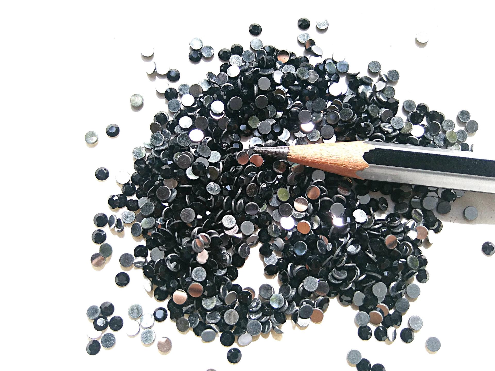 10SS Swarovski Flatbacks in Jet Chaton Roses 2088 (2.9mm) Made in Austria 72/144/432/1440  Pieces Nail art decoration