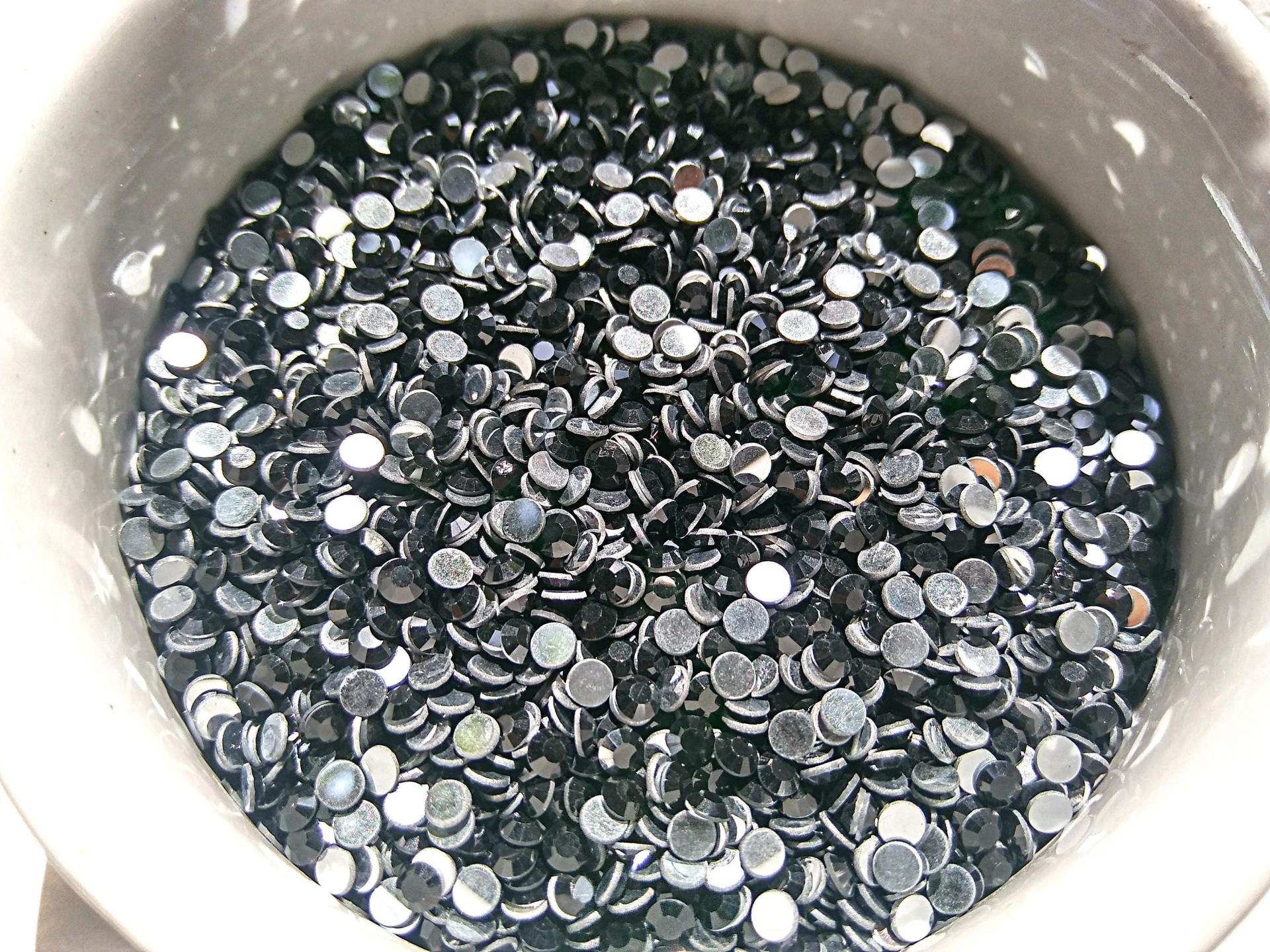 10SS Swarovski Flatbacks in Jet Chaton Roses 2088 (2.9mm) Made in Austria 72/144/432/1440  Pieces Nail art decoration