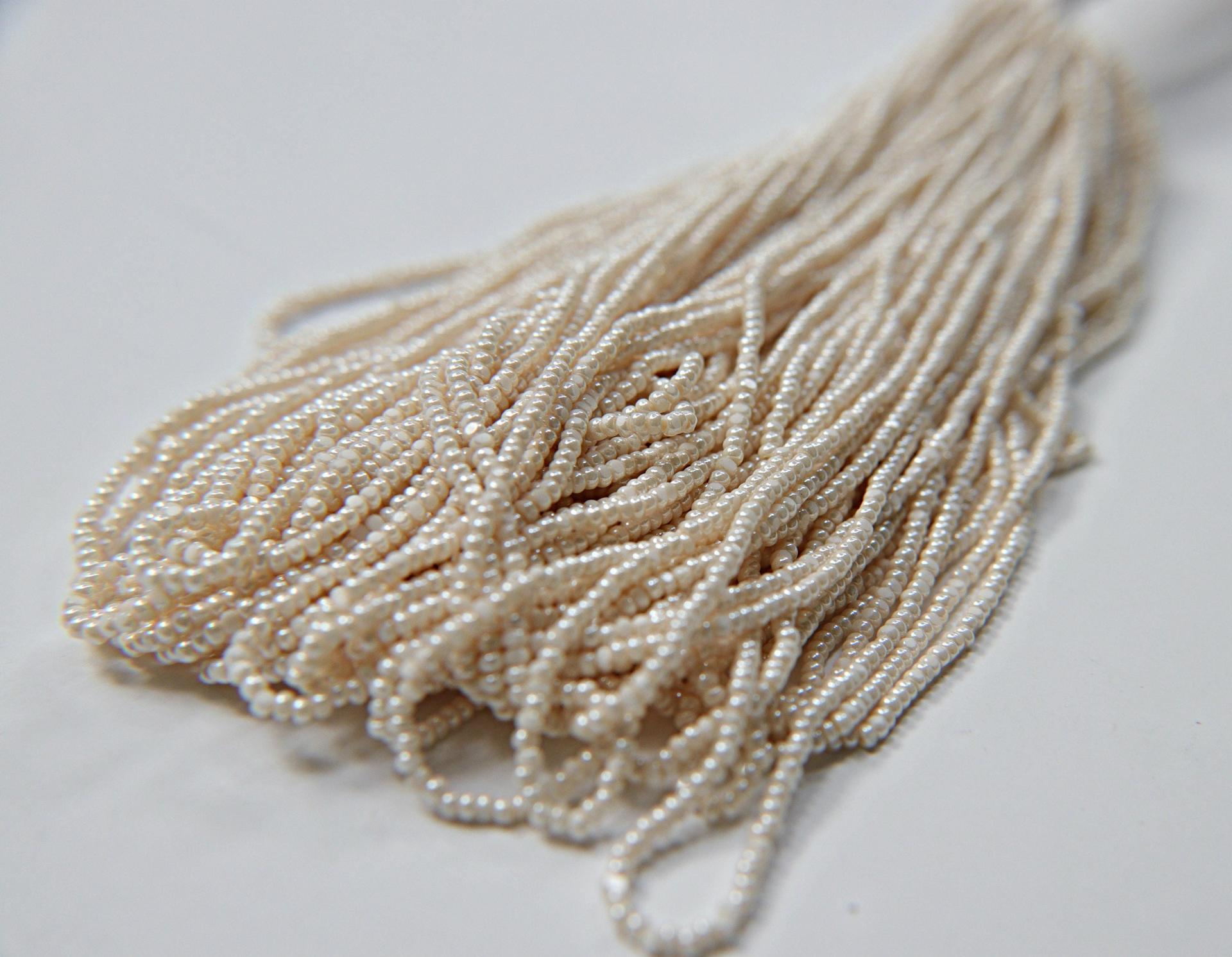 11/0 Hanks Charlotte Cut Beads Ivory 1/5/25/50/100 Hanks 2.0mm Pearl faceted craft supplies, embroidery materials, high quality rare beads