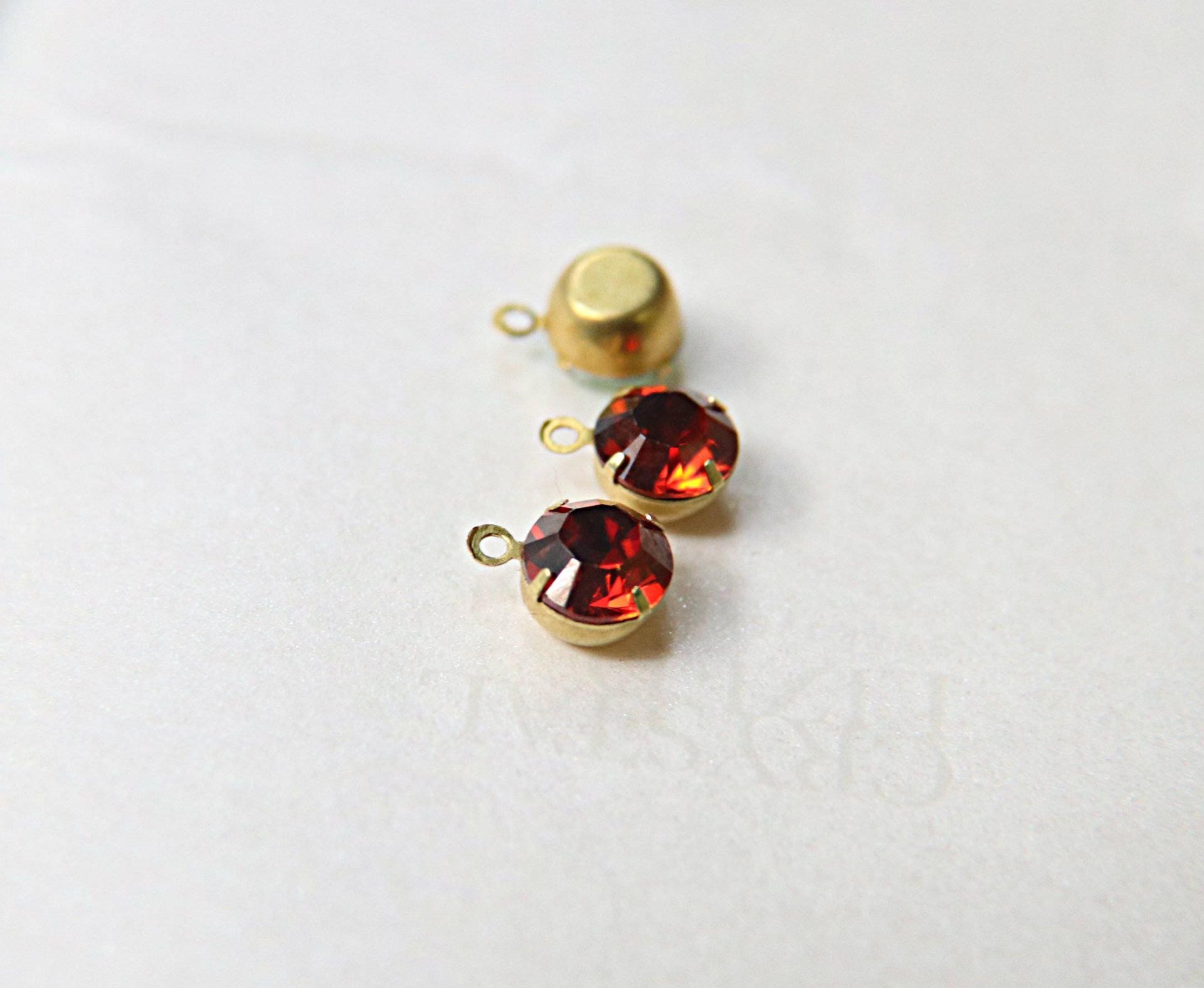 Swarovski 7mm Round setting drop one loop in Crystal Red Magma 34ss 6/12/24/100/300 Pieces jewelry supplies in Brass/Vintage Black