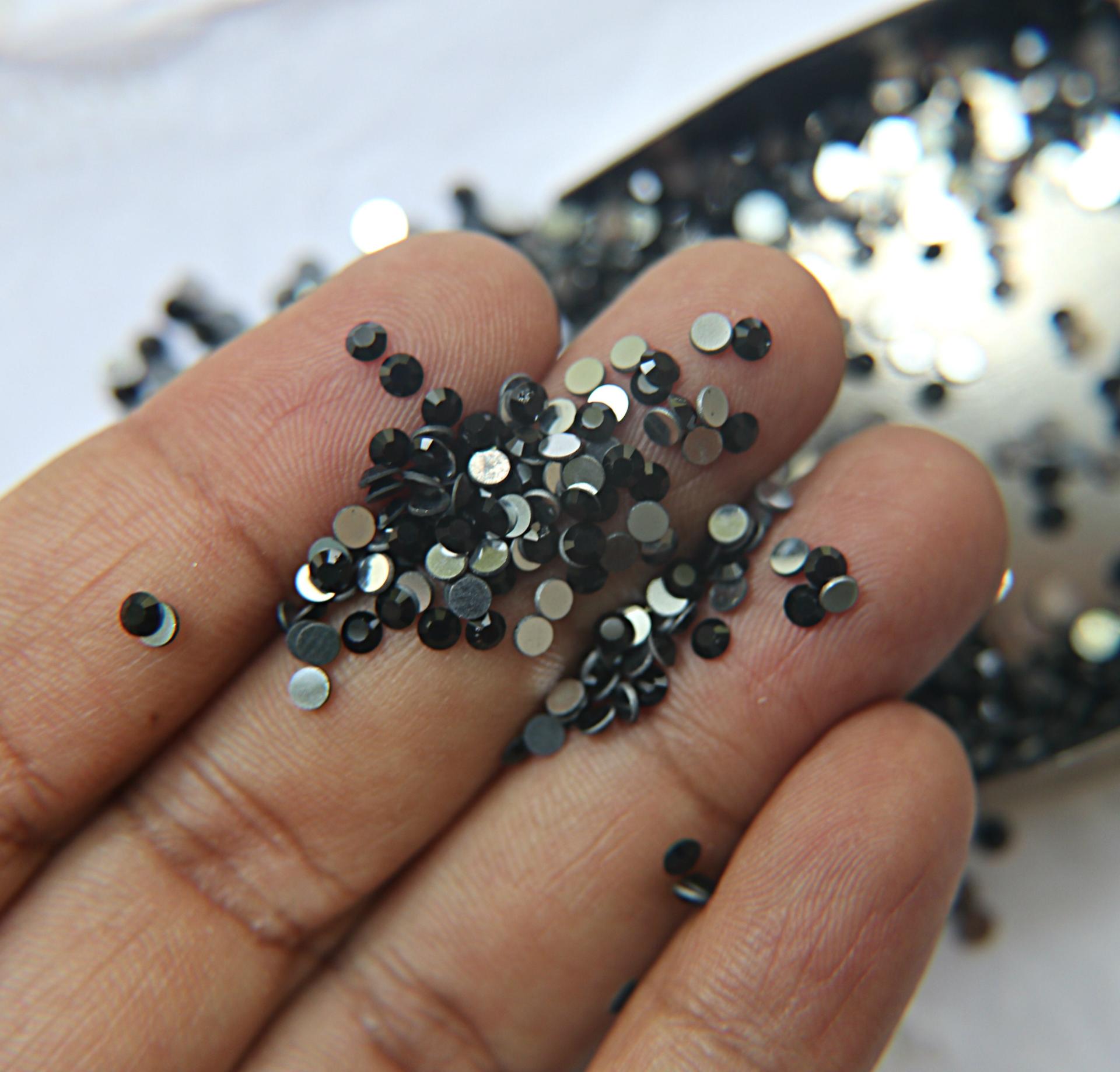 10SS Swarovski Flatbacks in Jet Chaton Roses 2088 (2.9mm) Made in Austria 72/144/432/1440  Pieces Nail art decoration