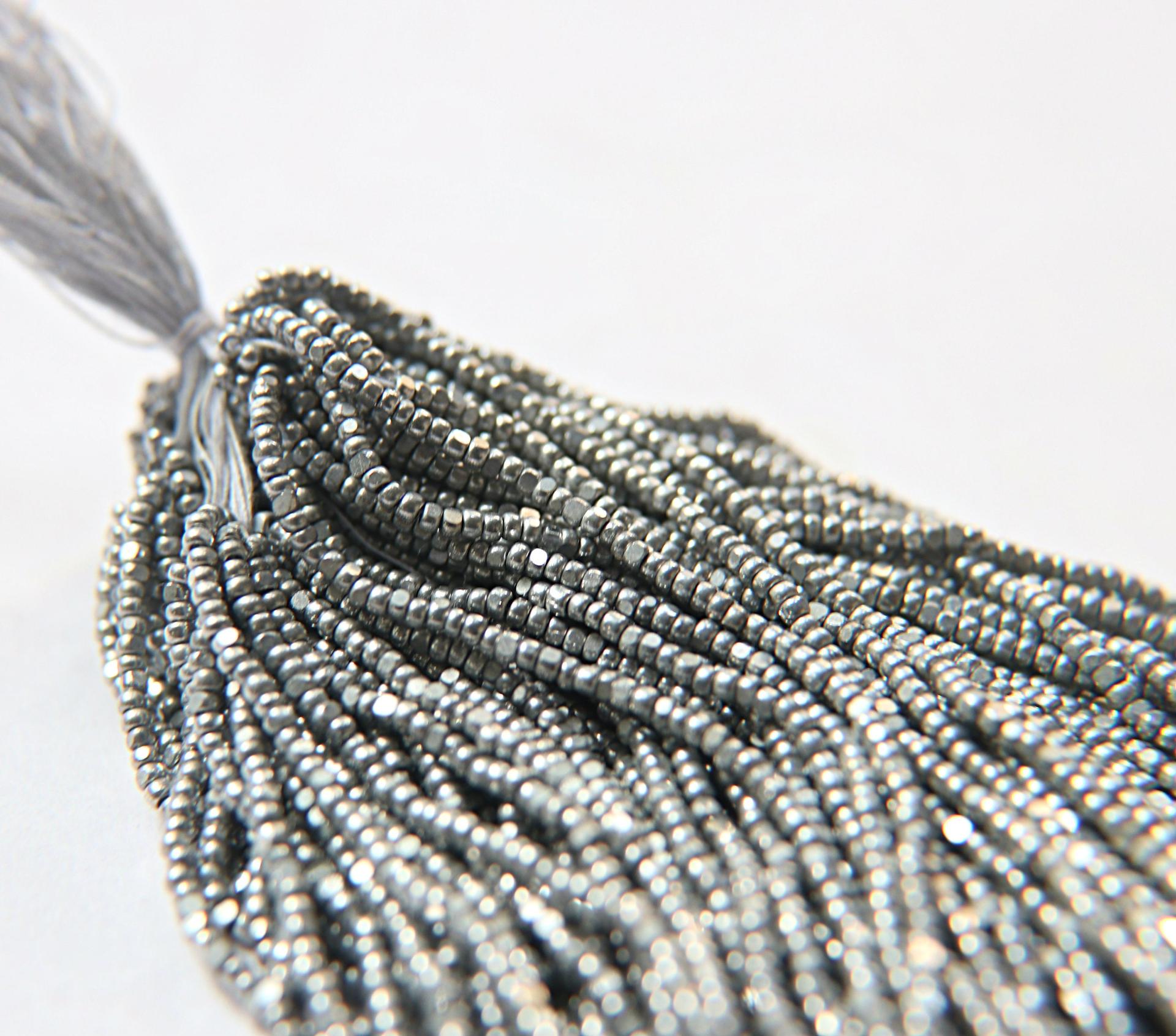 13/0 Hanks Charlotte Cut Beads Metallic Aluminium Silver 1/5/25/50/100 Hanks 1.6mm embroidery materials, bijoux findings, rare beads vintage