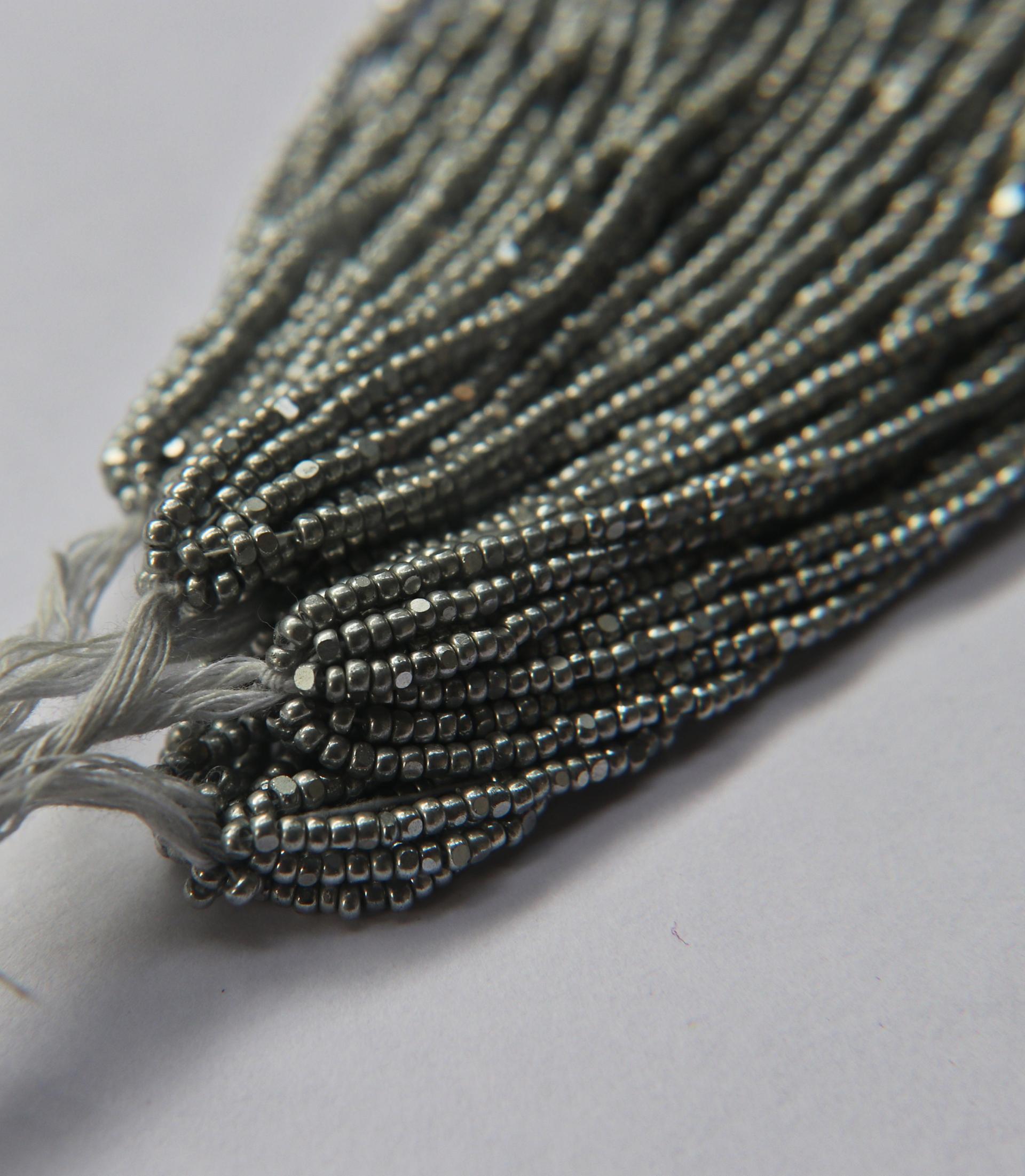 13/0 Hanks Charlotte Cut Beads Metallic Aluminium Silver 1/5/25/50/100 Hanks 1.6mm embroidery materials, bijoux findings, rare beads vintage