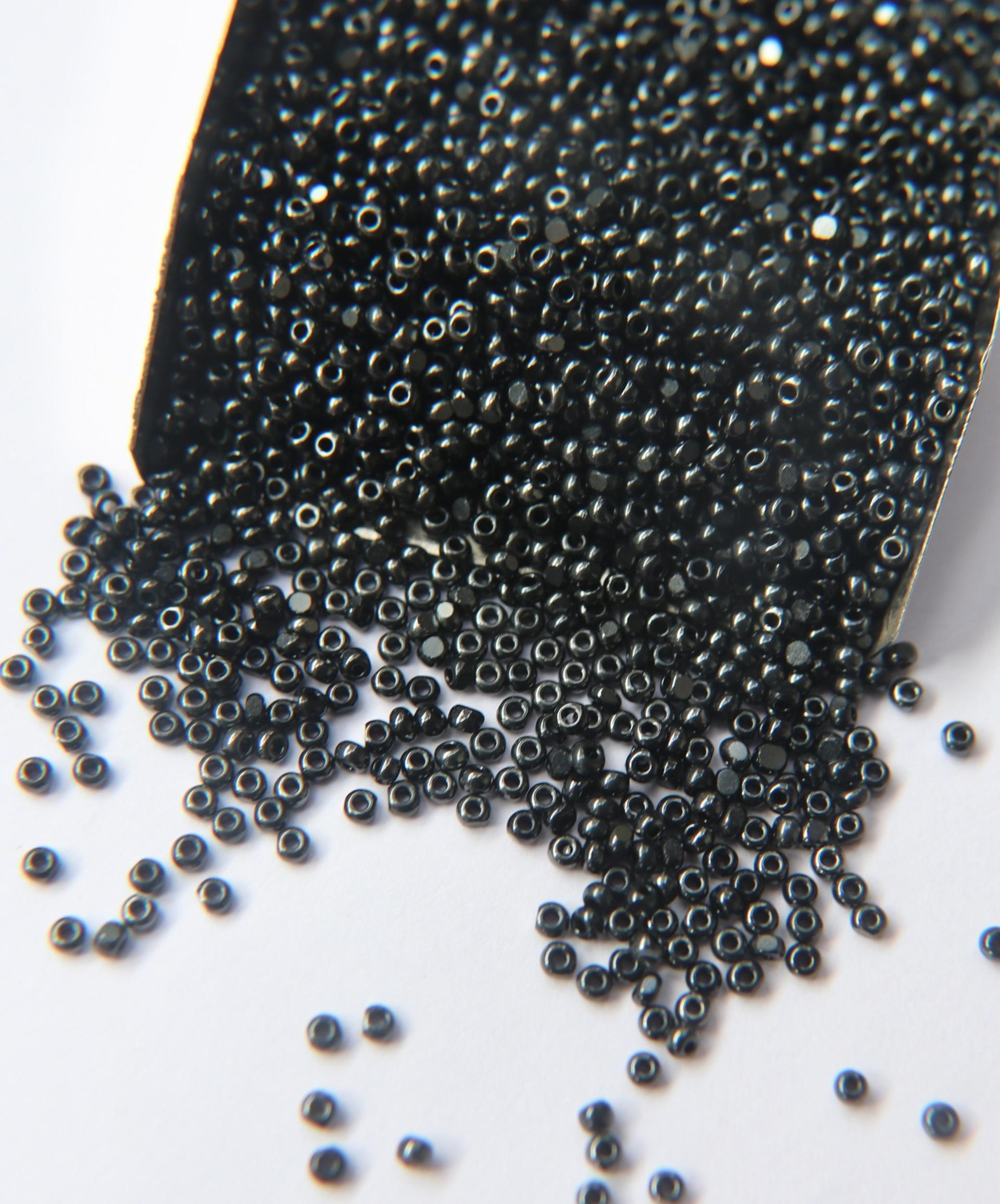 11/0 Charlotte true Cut Beads Jet Hematite Metallic 10/20/50/250/500 Grams embroidery materials, jewelry making, vintage beads, rare finding