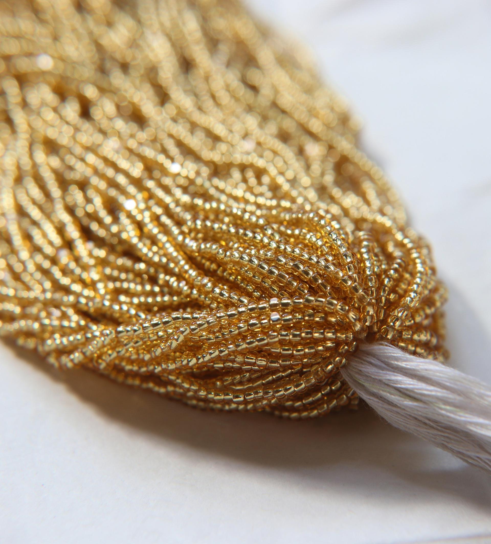 11/0 Hanks Charlotte Cut Beads 17020 Gold Silver Lined  1/5/25/50/100 Hanks 2.0mm glass beads, jewelry supply, findings, craft supply