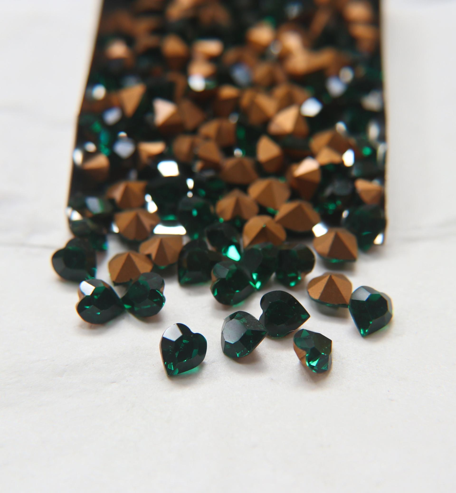 8X9 mm Vintage Swarovski Emerald Hearts 36/72/144 Pieces fancy stones, jewelry making, craft supply, clay art, embellishment