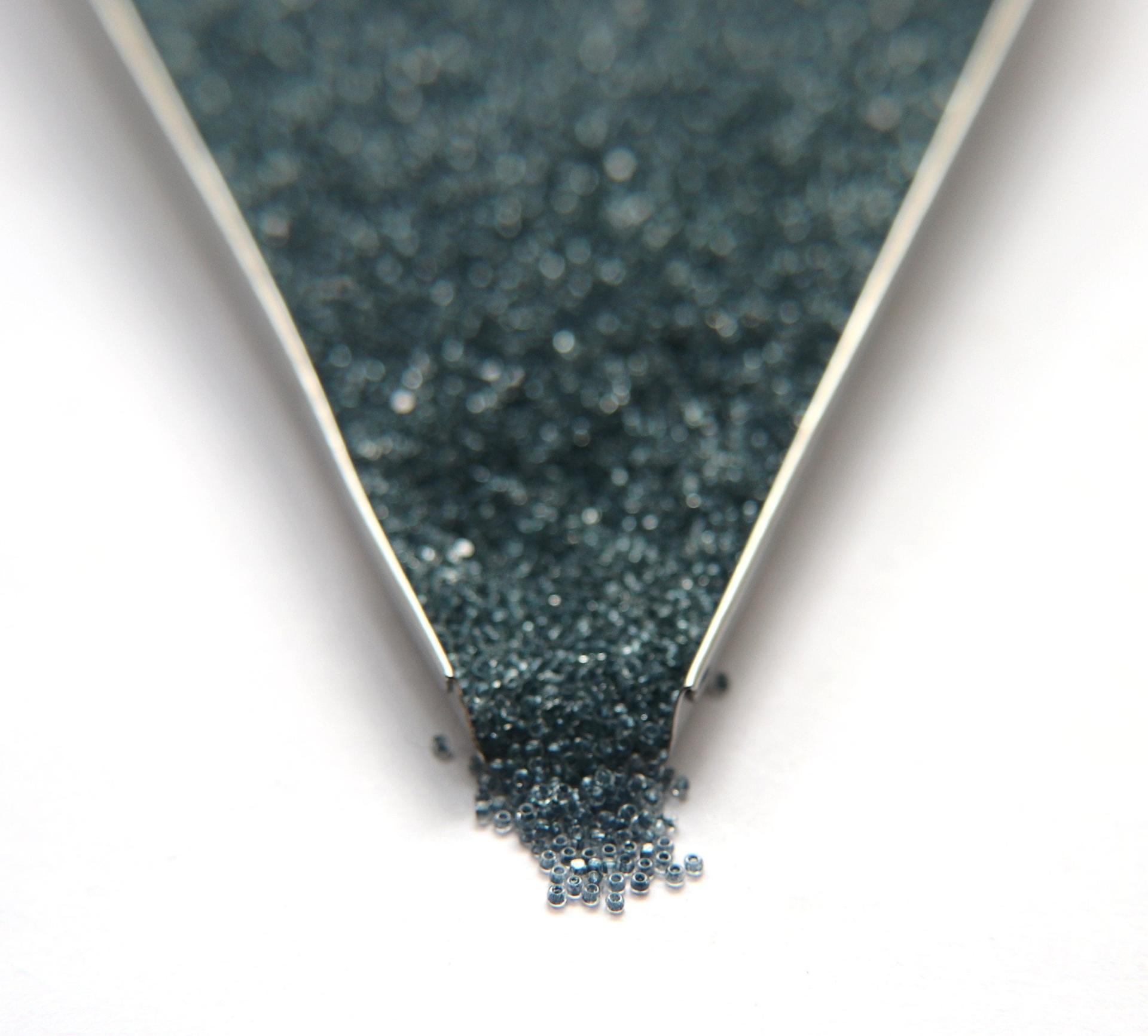 11/0 Charlotte Cut Beads in Pearl Linings (13 Colors) 10/20/50/250/500 Grams PREMIUM SEED BEADS, bead store