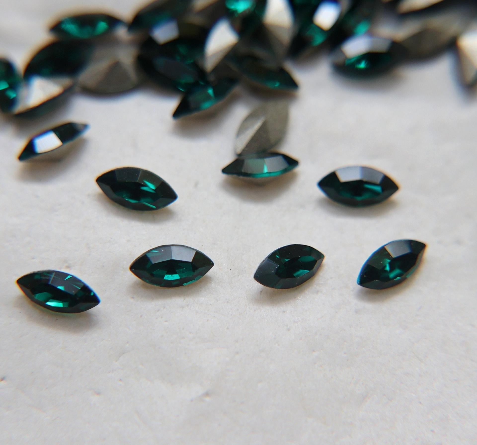 8X4 mm Vintage Swarovski fancy Navette in Emerald 36/72/144 Pieces Jewery making stones gemstones, fancy opal stones
