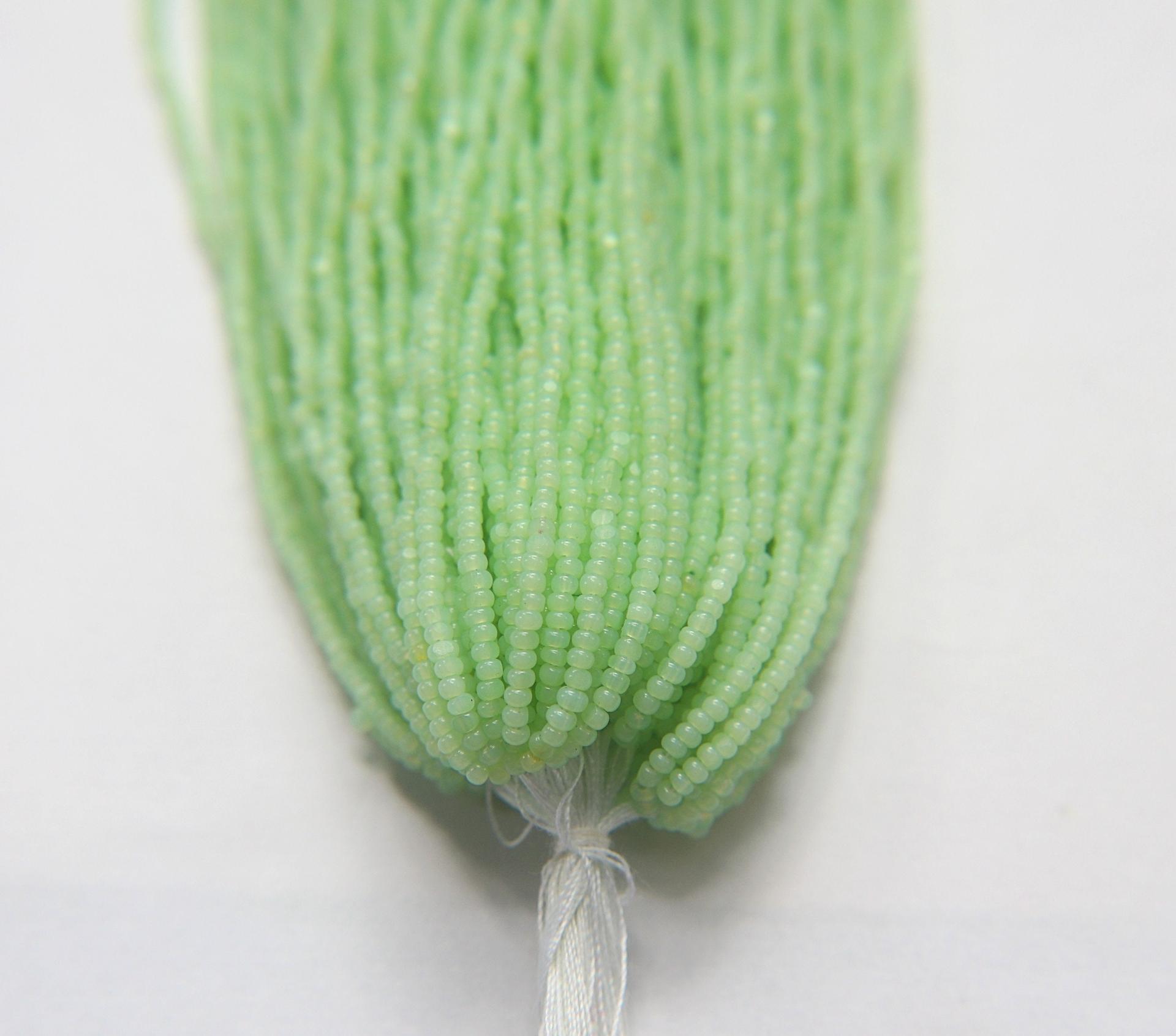 11/0 Hanks Charlotte Cut Beads Chrysolite Opal 1/5/25/50/100 Hanks 2.0mm jewellery rare glass beads, jewelry supply, Native supply