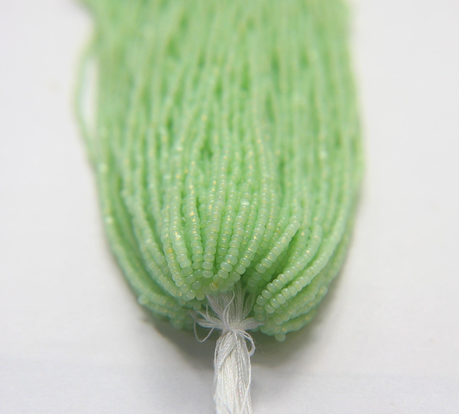 11/0 Hanks Charlotte Cut Beads Chrysolite Opal 1/5/25/50/100 Hanks 2.0mm jewellery rare glass beads, jewelry supply, Native supply