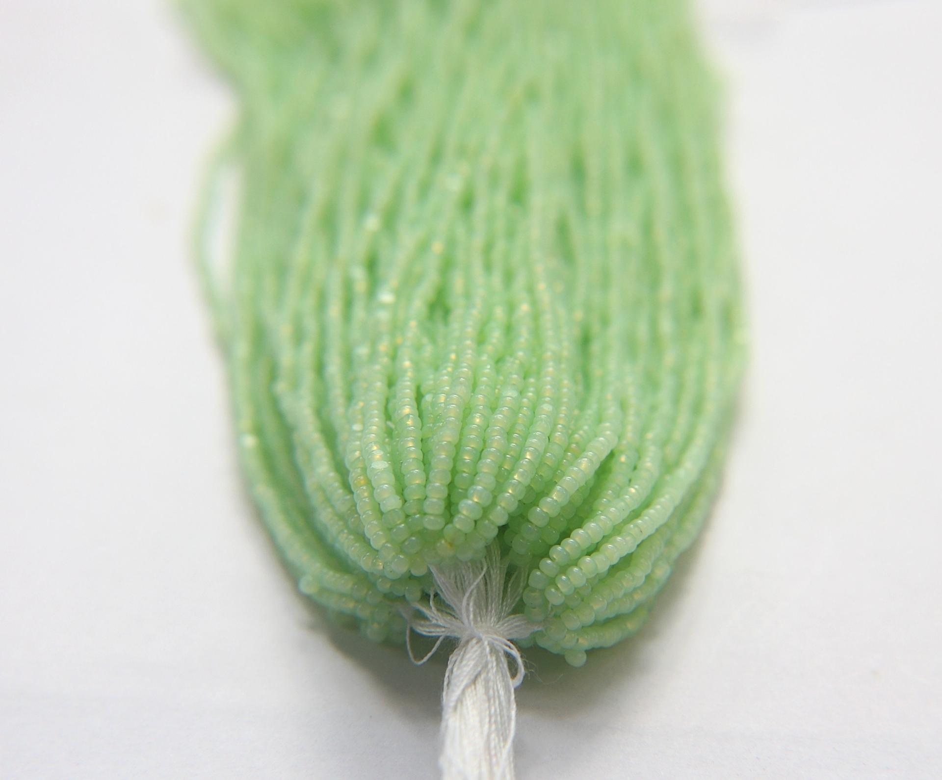 11/0 Hanks Charlotte Cut Beads Chrysolite Opal 1/5/25/50/100 Hanks 2.0mm jewellery rare glass beads, jewelry supply, Native supply