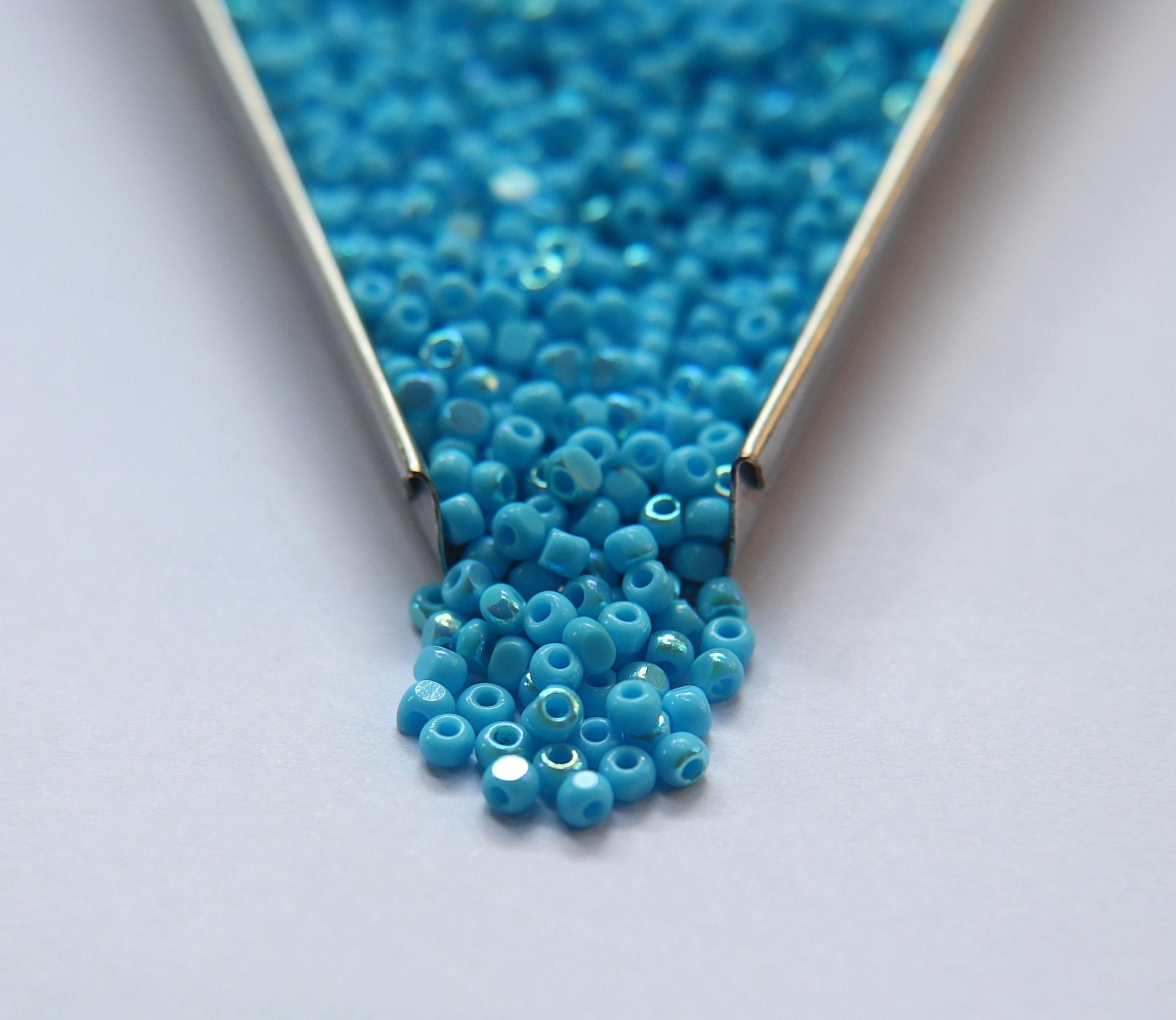 8/0 Charlotte Cut Beads Patina Opaque Turquoise Aurore Boreale 10/20/50/250/500 Grams PREMIUM SEED Beads jewelry supply vintage findings