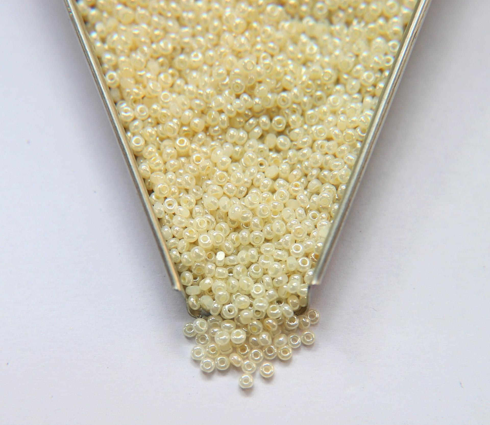 11/0 Charlotte true Cut Beads 47113 Shell Cream 10/20/50/250/500 Grams (10 Grams 1300 Pieces) craft supplies, jewelry making, native supply