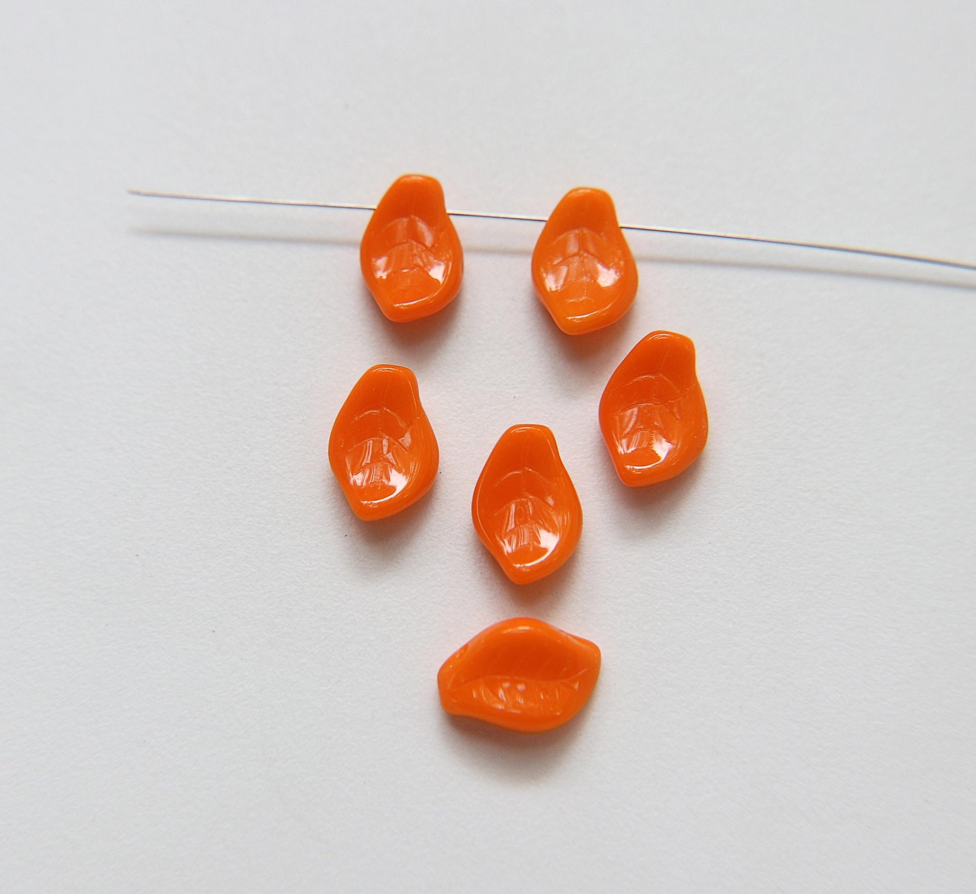 Curly leaf shaped pressed glass beads - made in Czech Republic