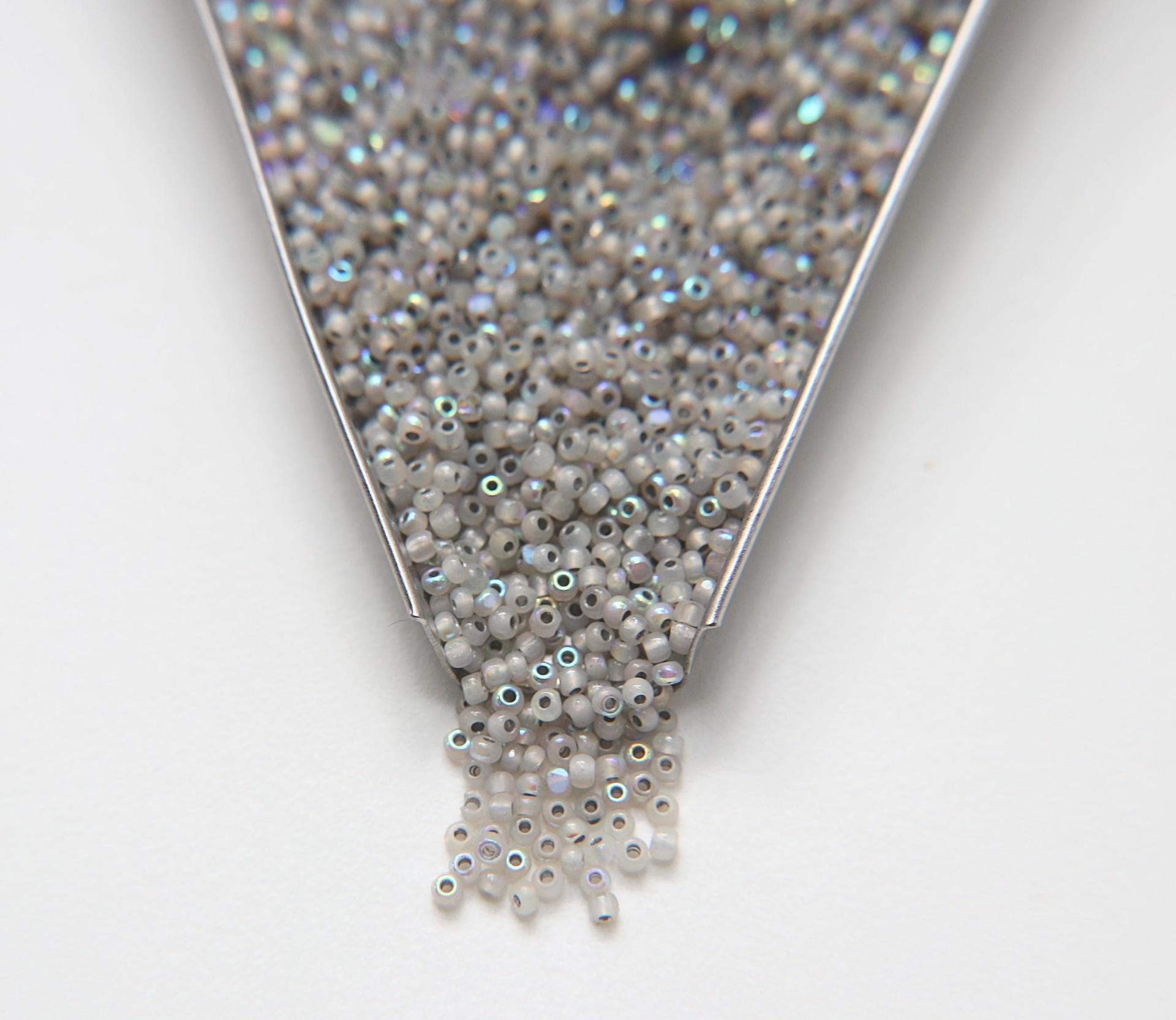 11/0 Charlotte true Cut Beads Patina White Opal Silverlined Aurore Boreale loose beads embroidery materials making jewelry native supply