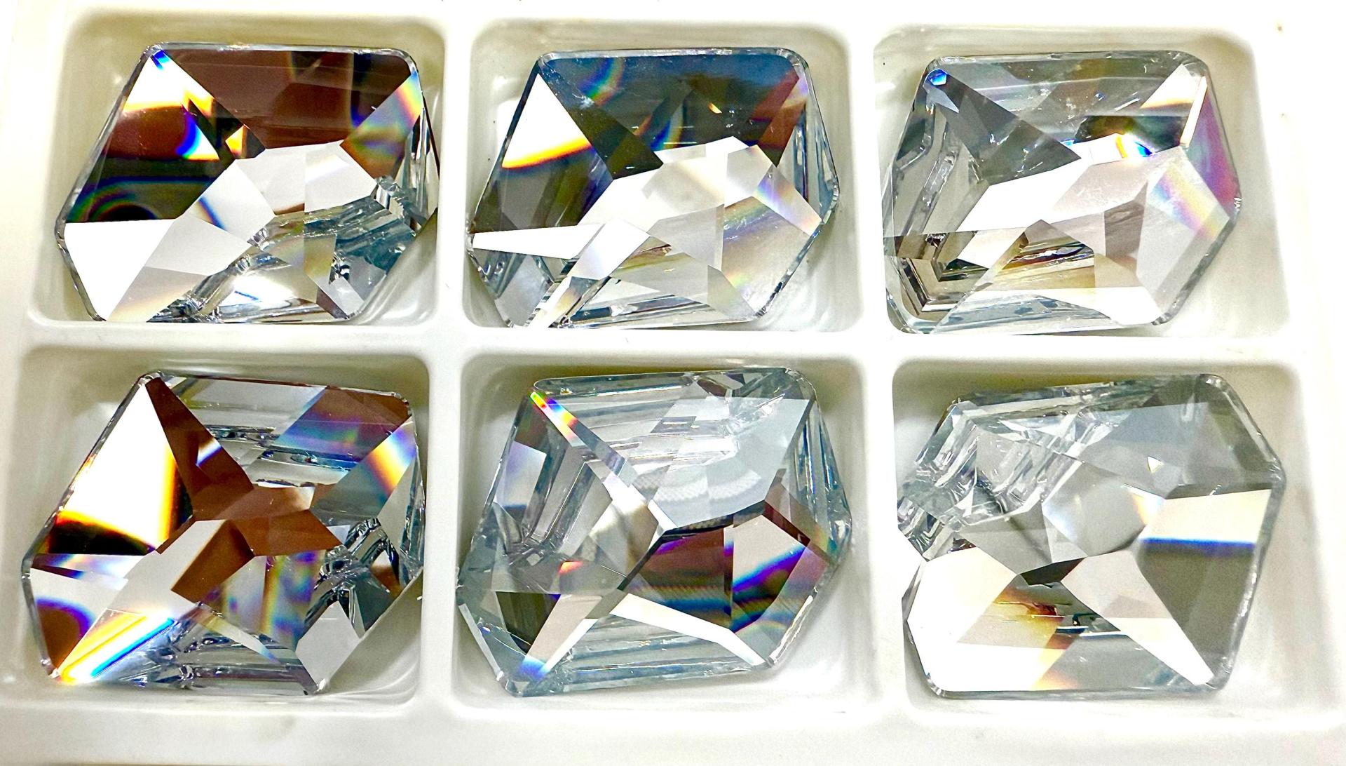 Swarovski 38 x 33 mm 4759 Flat Back Cosmic Fancy Stone (Crystal Cal Vi Si) chunky stones