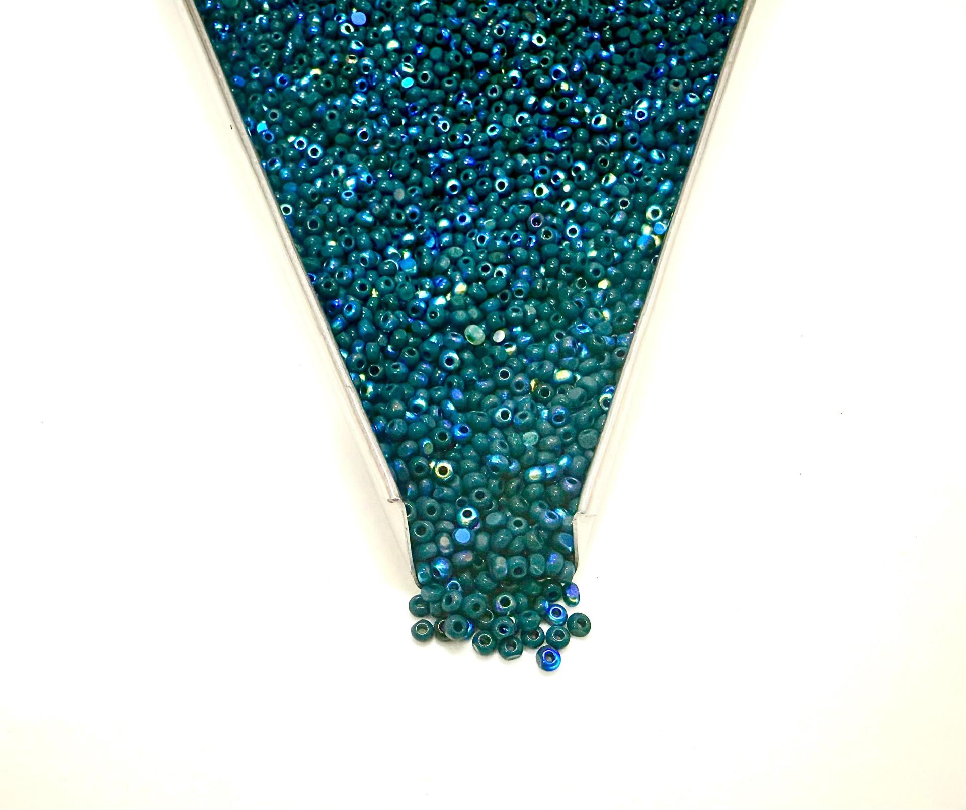 11/0 Charlotte Cut Beads Patina Opaque Emerald Aurore Boreale native beading supply