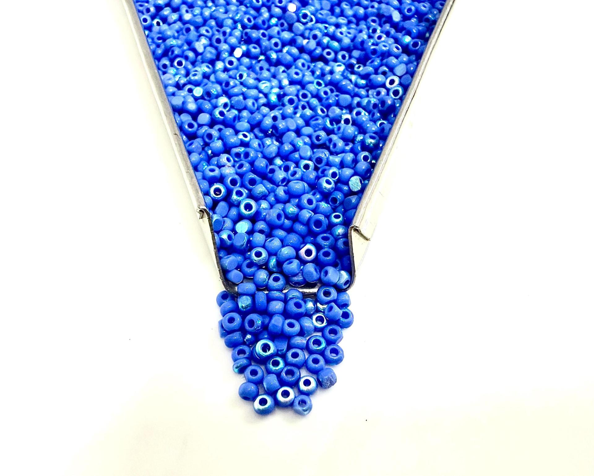 11/0 Charlotte Cut Beads Patina Opaque Light Blue Aurore Boreale PREMIUM MATERIALS native supply
