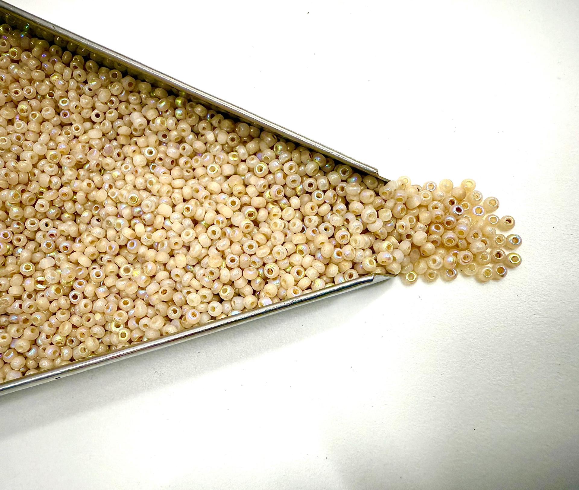 11/0 Charlotte Cut Beads Patina Dark Cream Aurore Boreale PREMIUM MATERIALS native supply