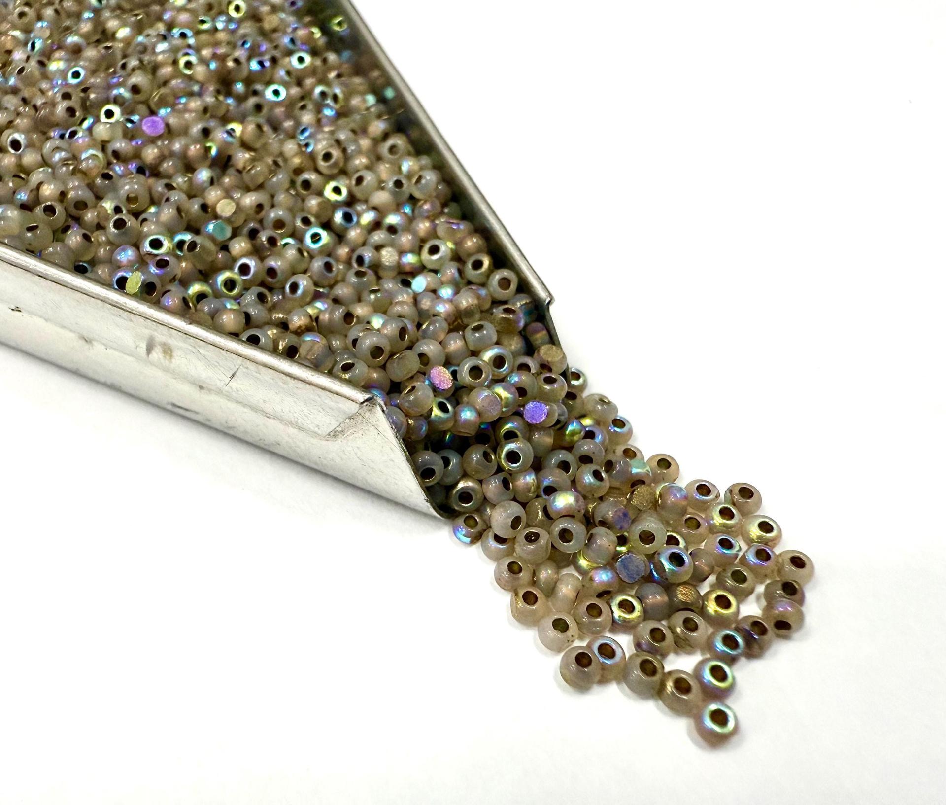 11/0 Charlotte true Cut Beads Patina White Opal Dark Antique Gold Lined Aurore Boreale loose beads embroidery making jewelry native supply