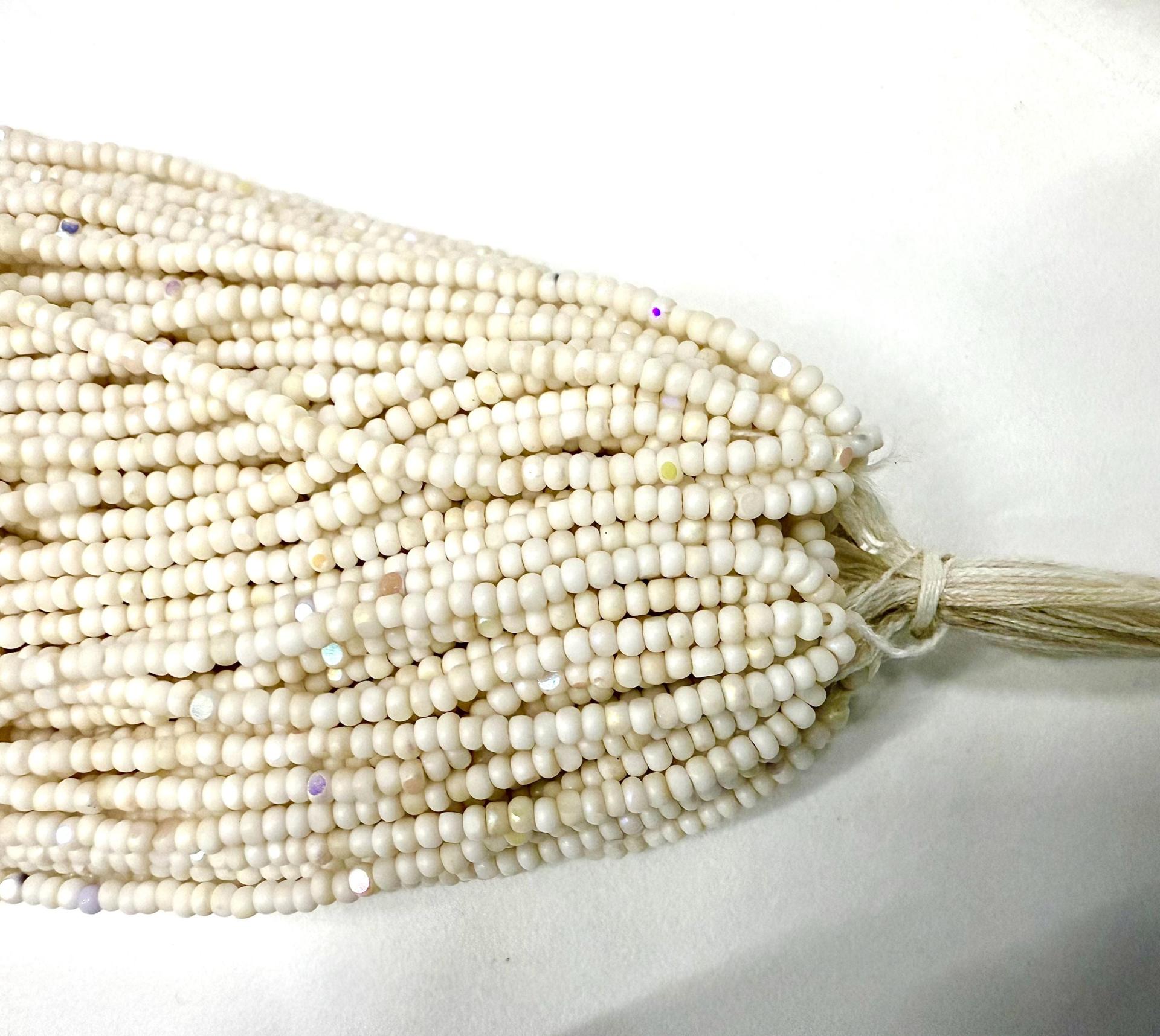 11/0 Hanks Charlotte Cut Beads Patina Matt Chalk White Aurore Boreale