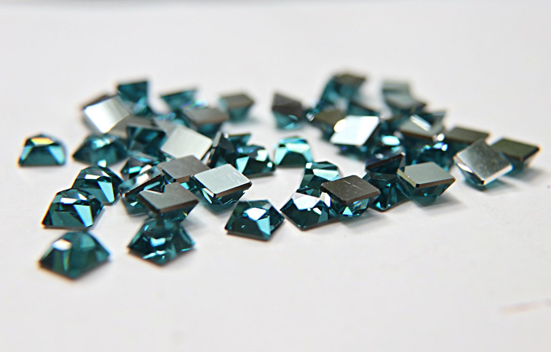 SWAROVSKI 10MM #4854 Space Cut Fancy Stone in 4 Colors 6/24/72/144 Pieces