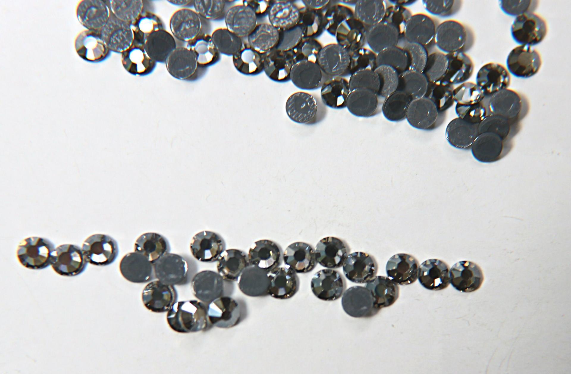 16SS Swarovski Flatbacks Hotfix in Crystal Silver Shade Roses (4mm) Made in Austria 36/72/288/720 Pieces