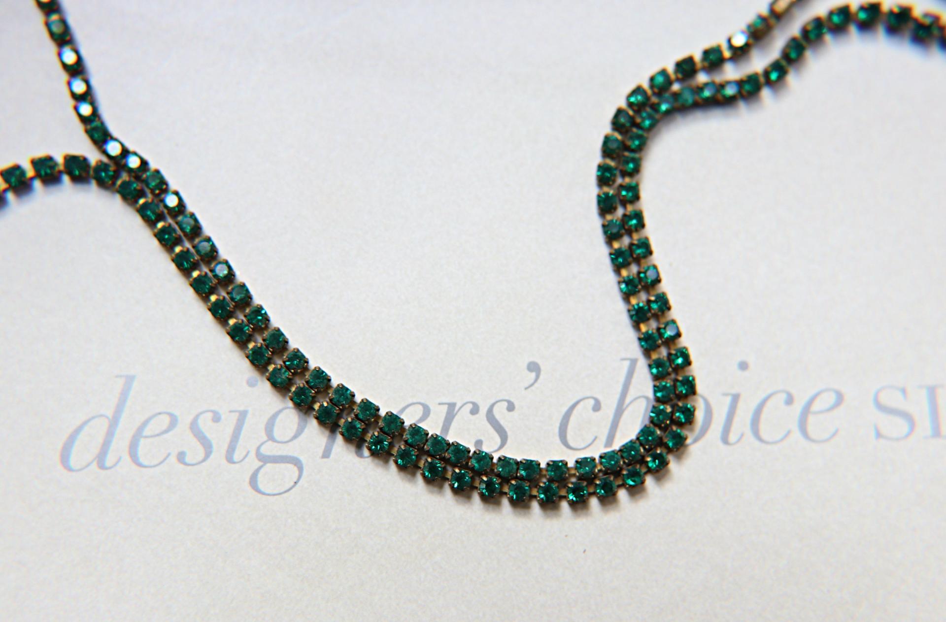 14pp Swarovski Vintage Chain in Emerald (2mm) 0.5/1/2/5/15 Meters Brass Settings