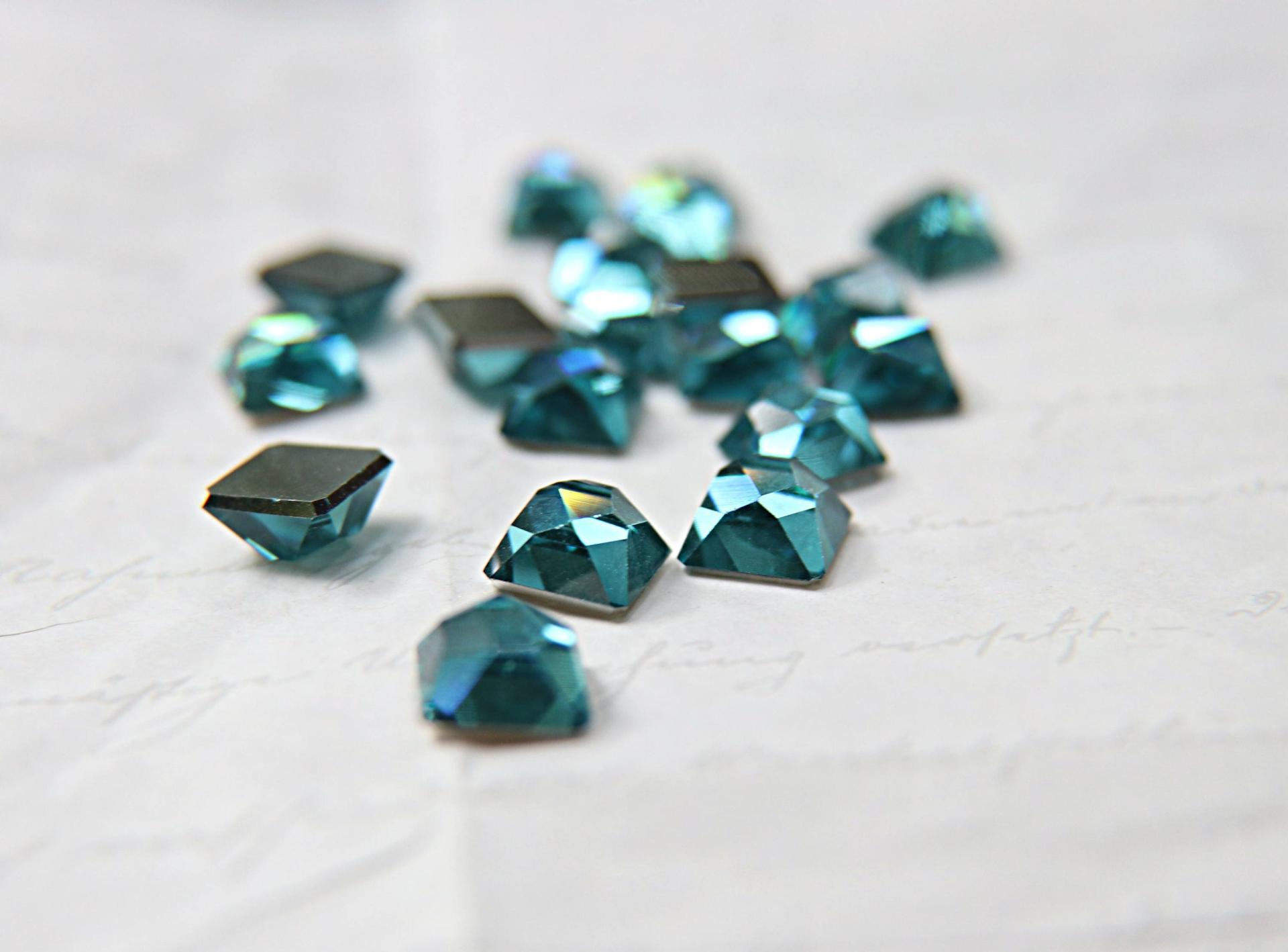 SWAROVSKI 10MM #4854 Space Cut Fancy Stone in 4 Colors 6/24/72/144 Pieces
