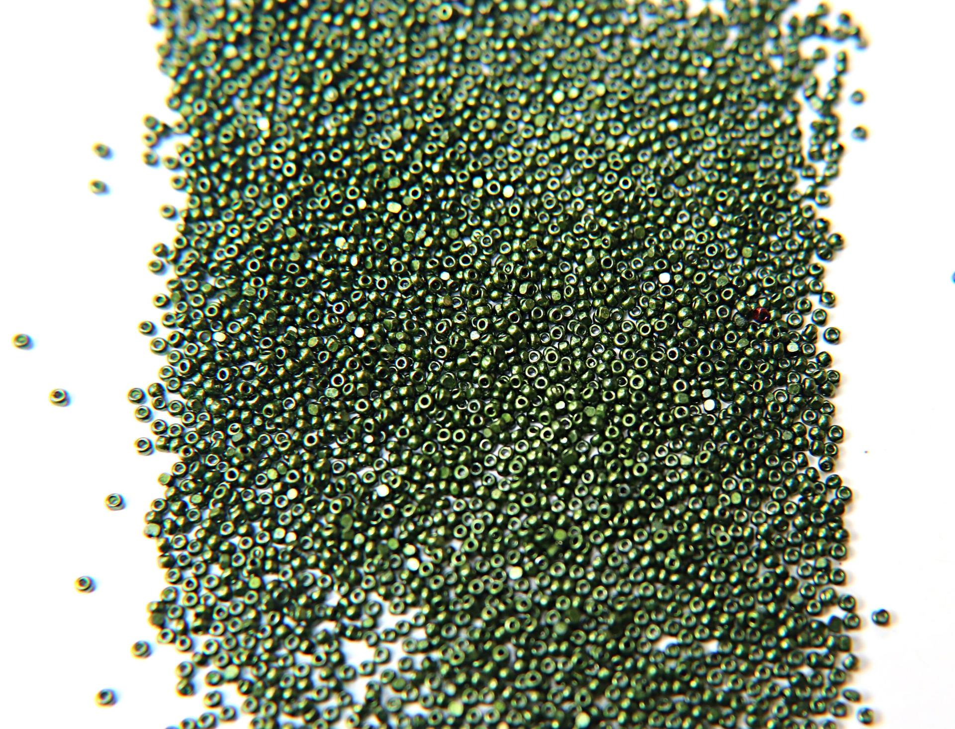 11/0 Charlotte Cut Beads Metallic Fern Green 10/20/50/250/500 Grams 2.0mm rare micro vintage beads, premium supply, embroidery materials