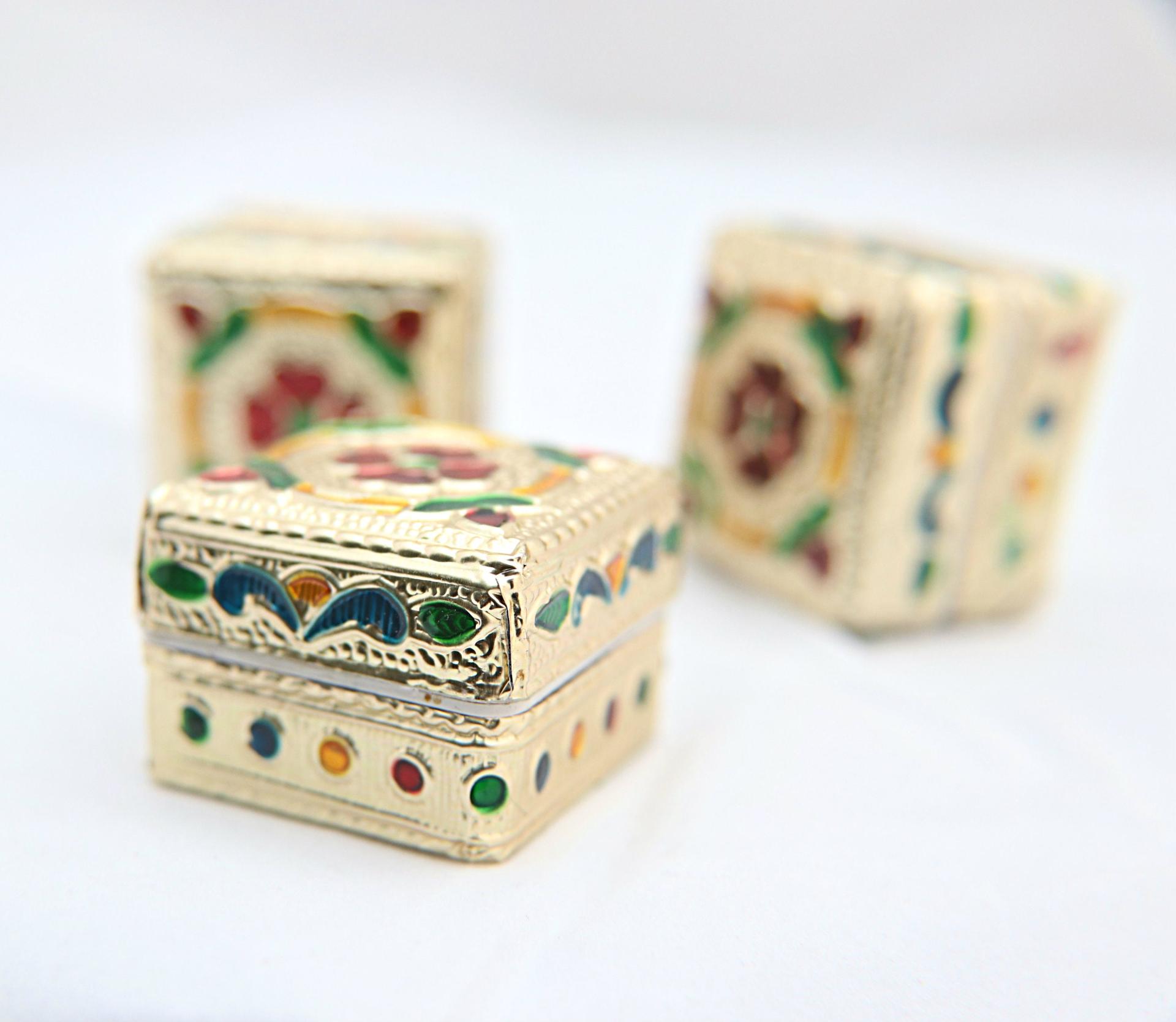 Little Metal covered vintage styled square gift box, hand painted pack