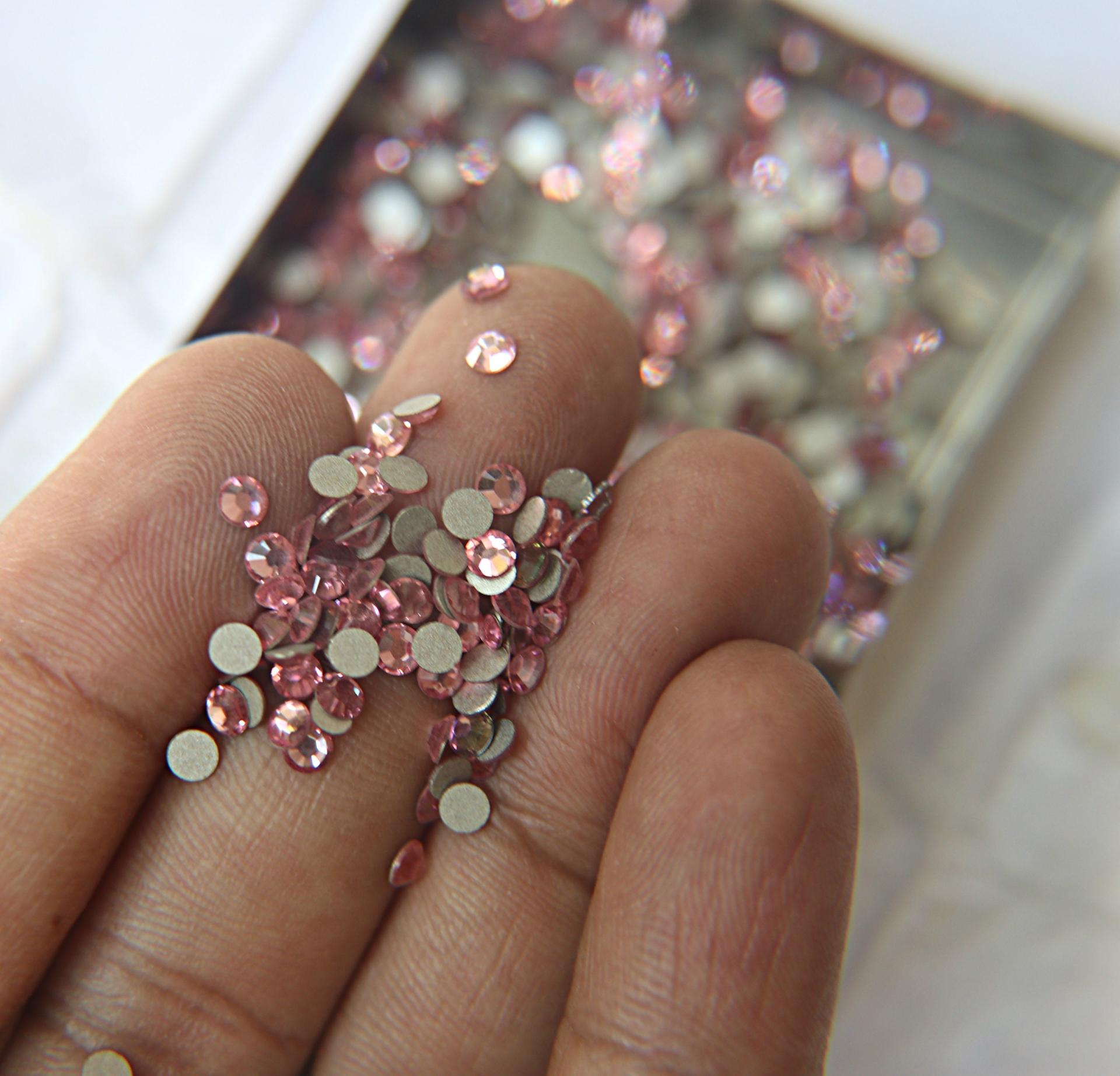 10/12SS Swarovski Flatbacks Light Rose Chaton Roses 2088 Made in Austria 72/144/720/1440 Pieces Nail art decoration