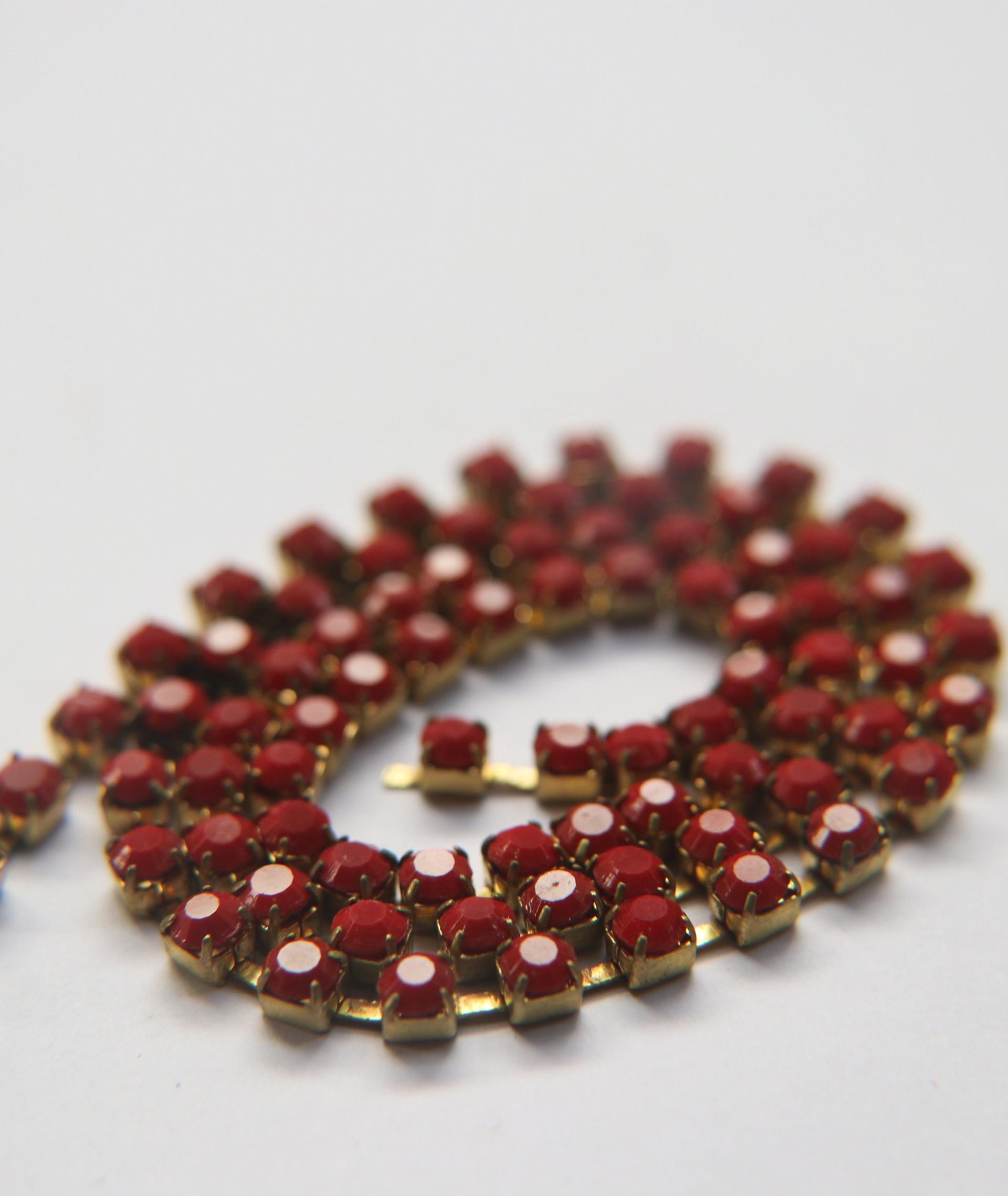 16 SS Rhinestone Chain Vintage Glass Pressed Chatons Burnt Rust Opaque 4mm embroidery materials, craft vintage findings , native beadings