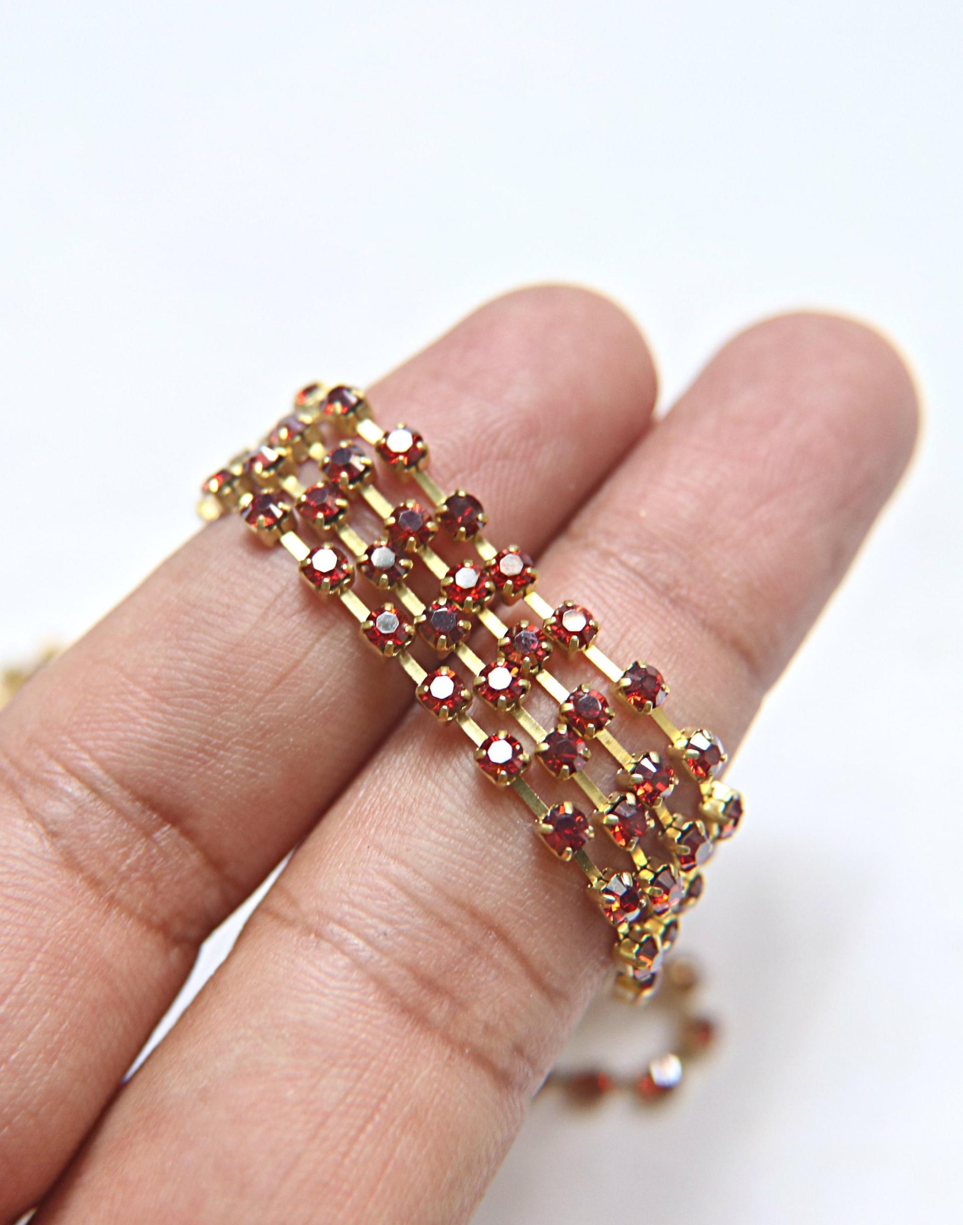 10 SS Swarovski Rhinestone Cup Chain in Crystal Red Magma 2.8mm Made in Austria 0.5/1/2/5 Meters vintage findings / jewelry making / strass