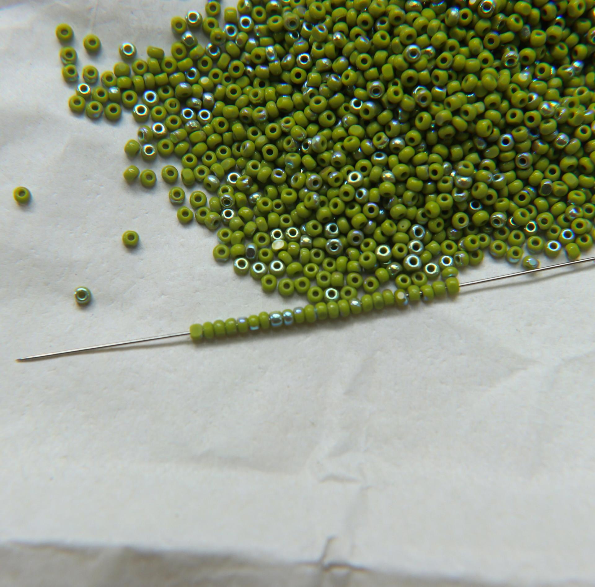 11/0 Charlotte Cut Beads Patina Opaque Olivine Aurore Boreale 10/20/50/250/500 Grams PREMIUM MATERIALS