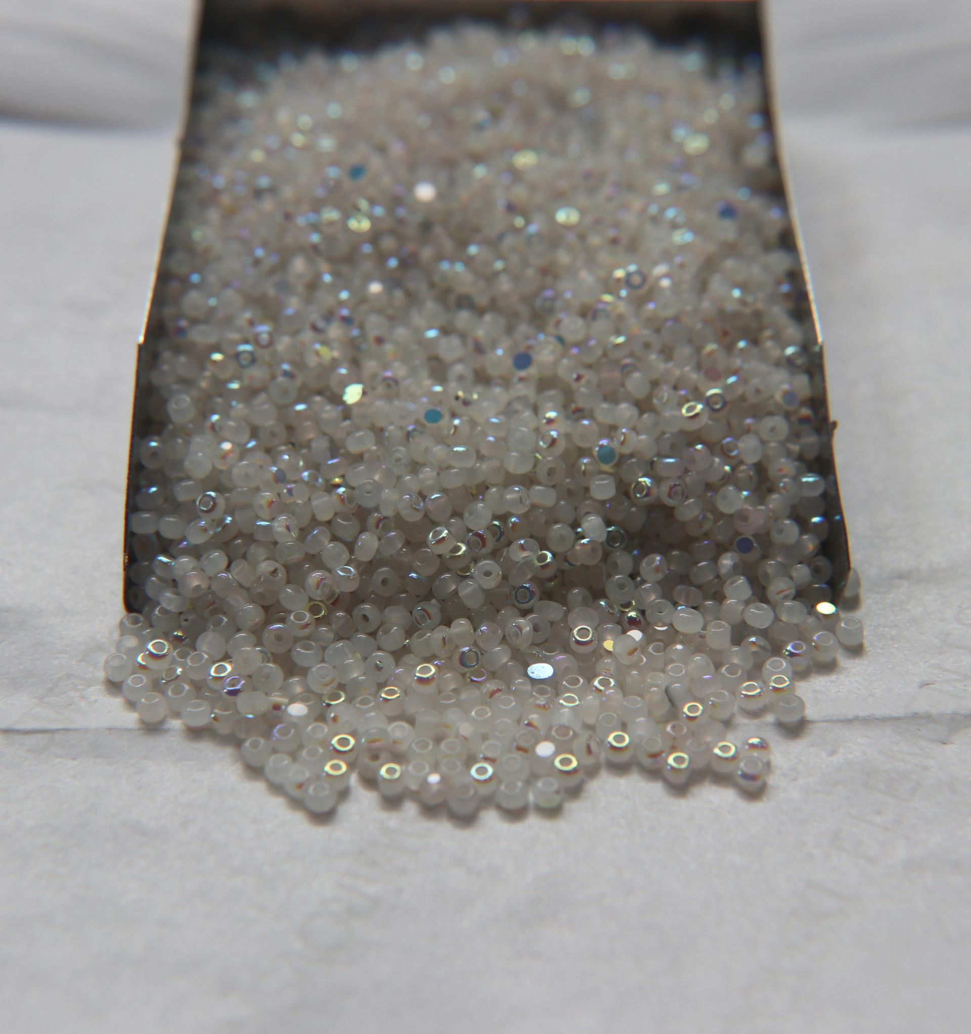 11/0 Charlotte Cut Beads Patina White Opal Aurore Boreale 10/20/50/250/500 Grams PREMIUM MATERIALS