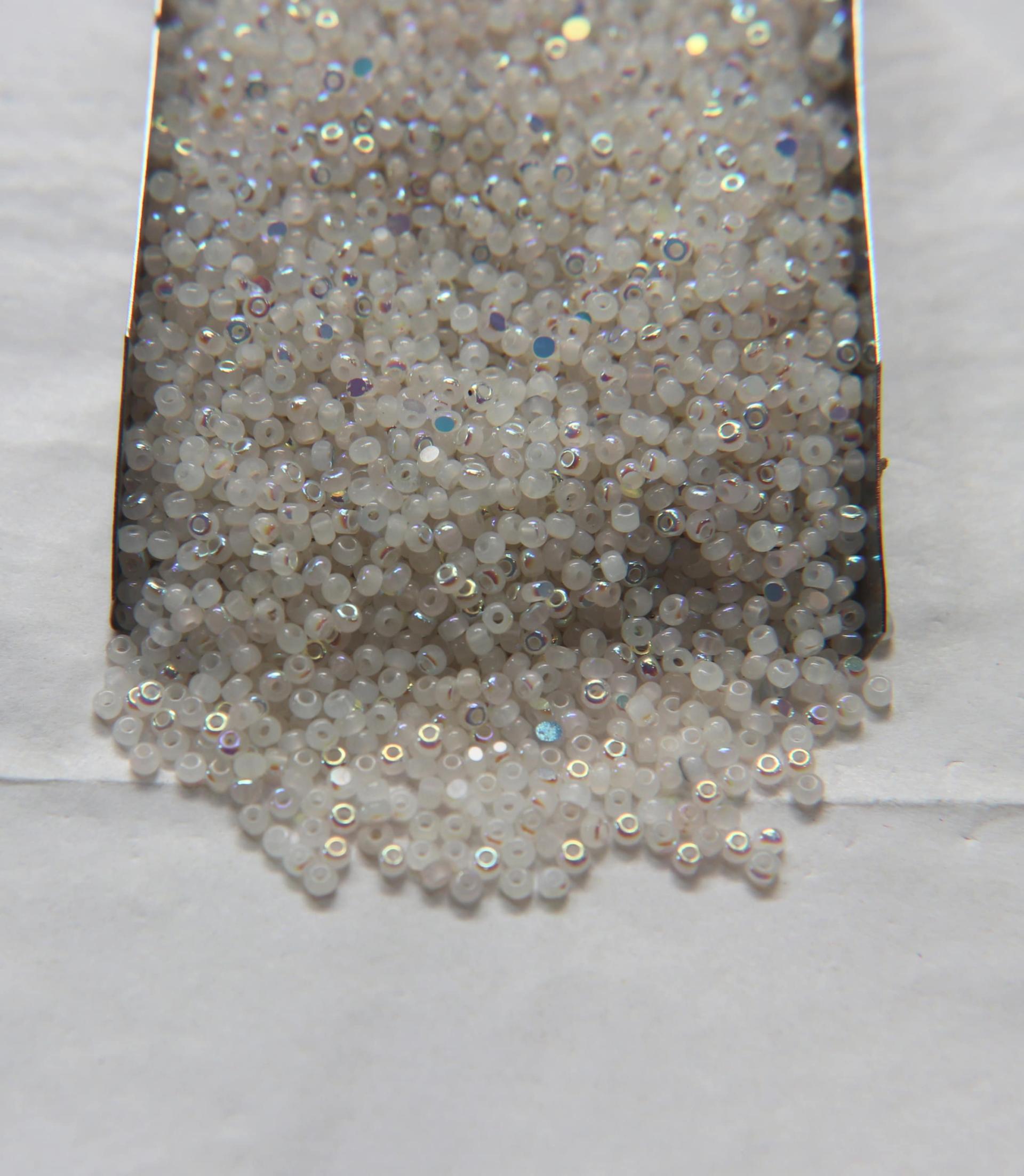 11/0 Charlotte Cut Beads Patina White Opal Aurore Boreale 10/20/50/250/500 Grams PREMIUM MATERIALS