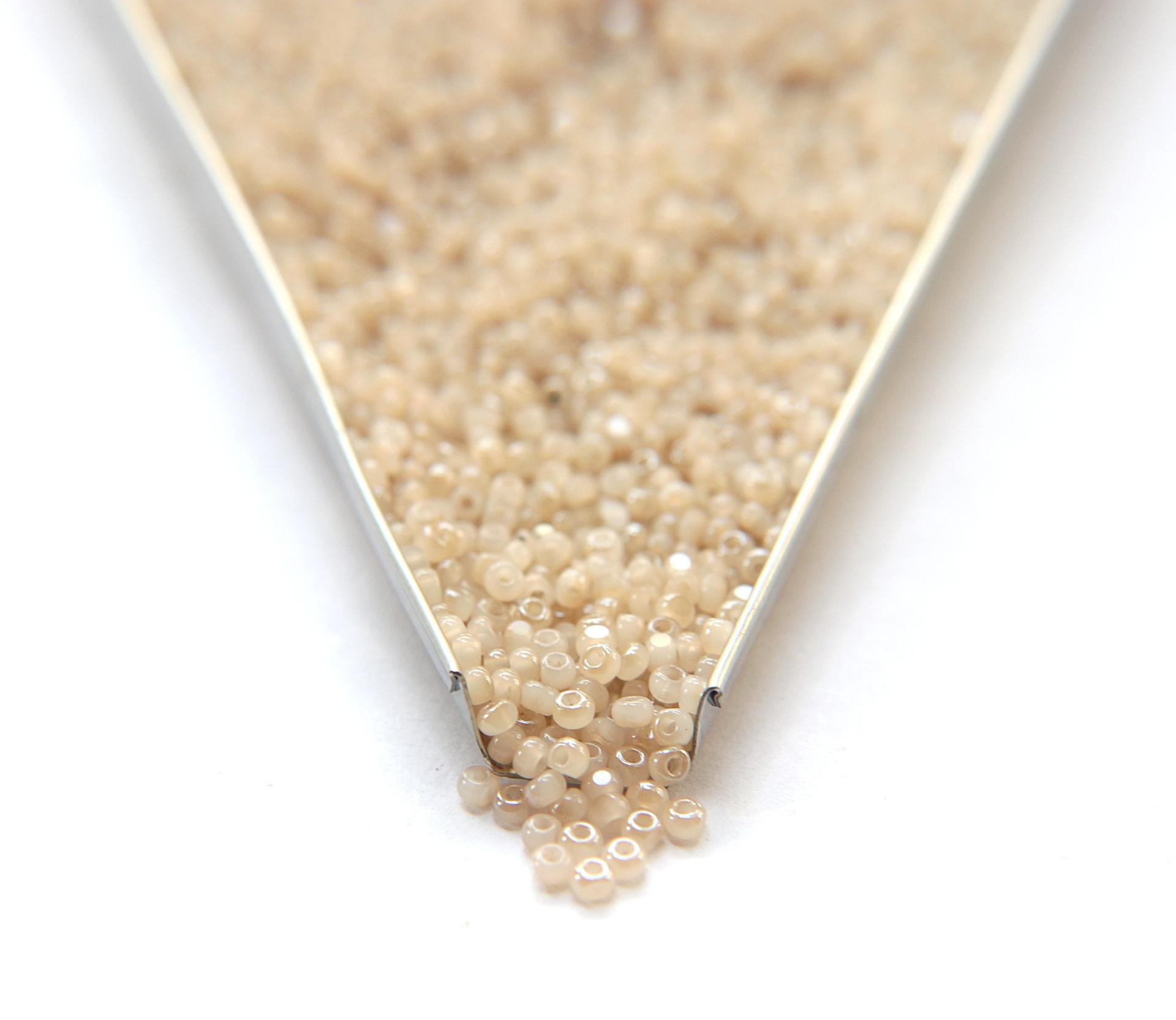 8/0 Charlotte Cut Beads Honey Opal 10/20/50/250/500 Grams frosted glass beads, jewelry supply, native supply