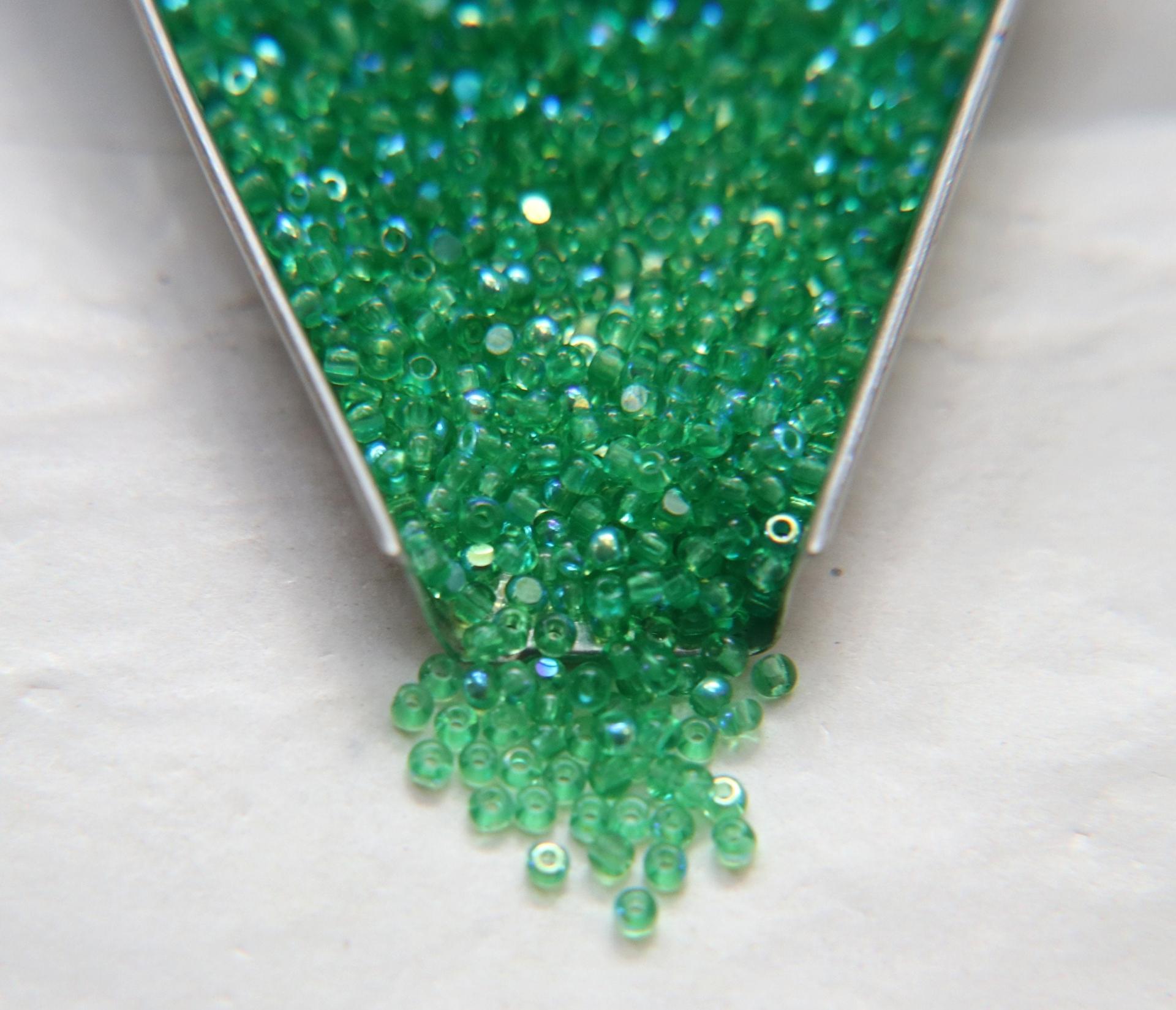 11/0 Charlotte Cut Beads Transparent Patina Light Kelly Green Aurore Boreale 10/20/50/250/500 Grams PREMIUM MATERIALS
