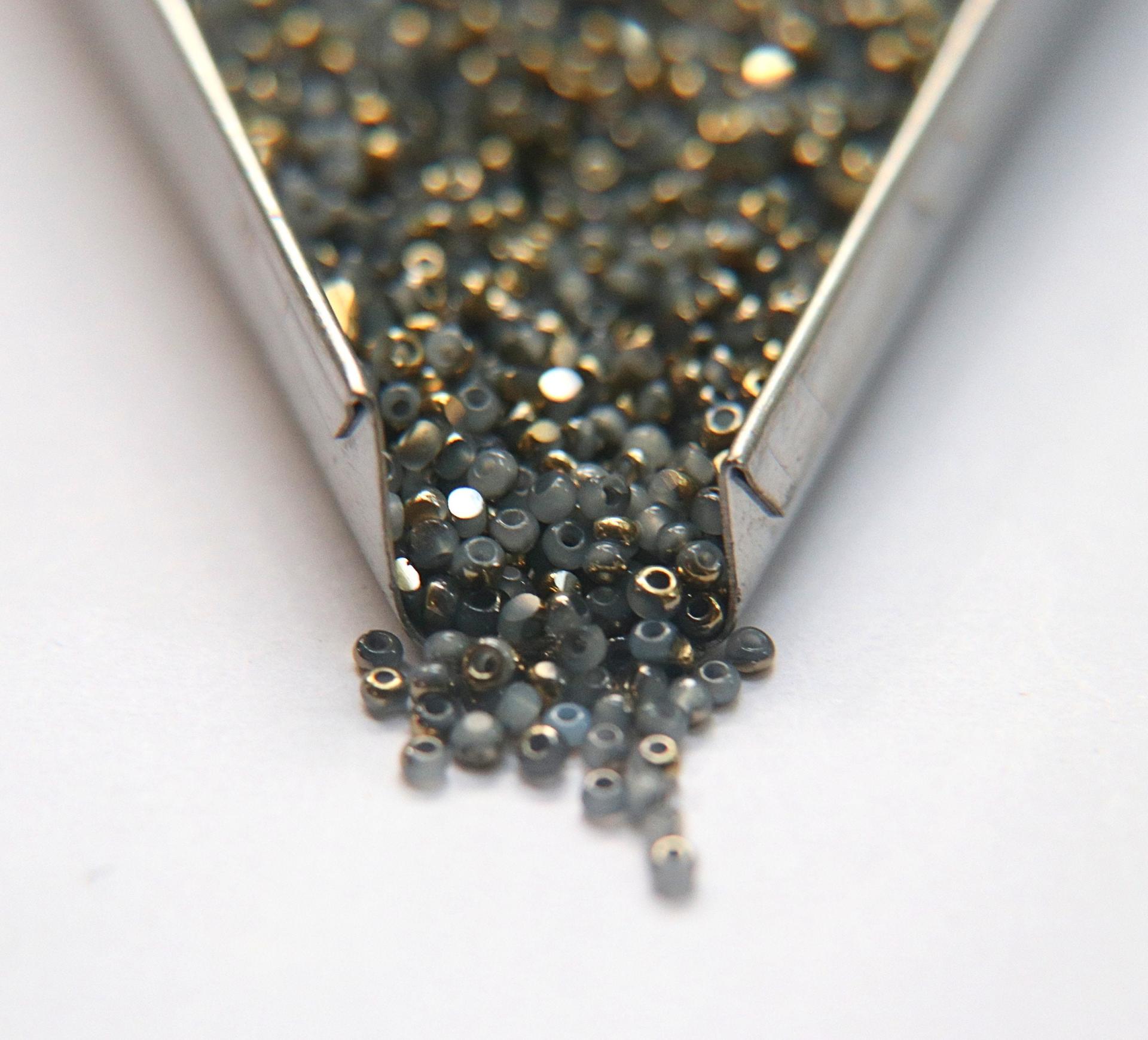 11/0 Charlotte Cut Beads Patina White Opal Aurum 10/20/50/250/500 Grams PREMIUM MATERIALS
