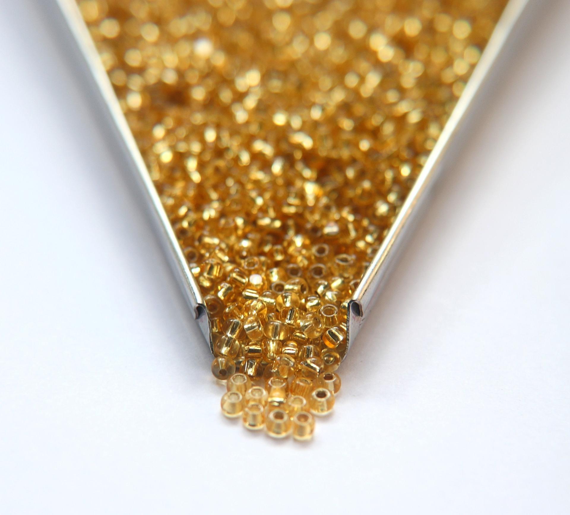 8/0 Charlotte Cut Beads 17020 Gold Silver Lined 10/20/50/250/500 glass beads, jewelry supply, vintage findings, craft supply