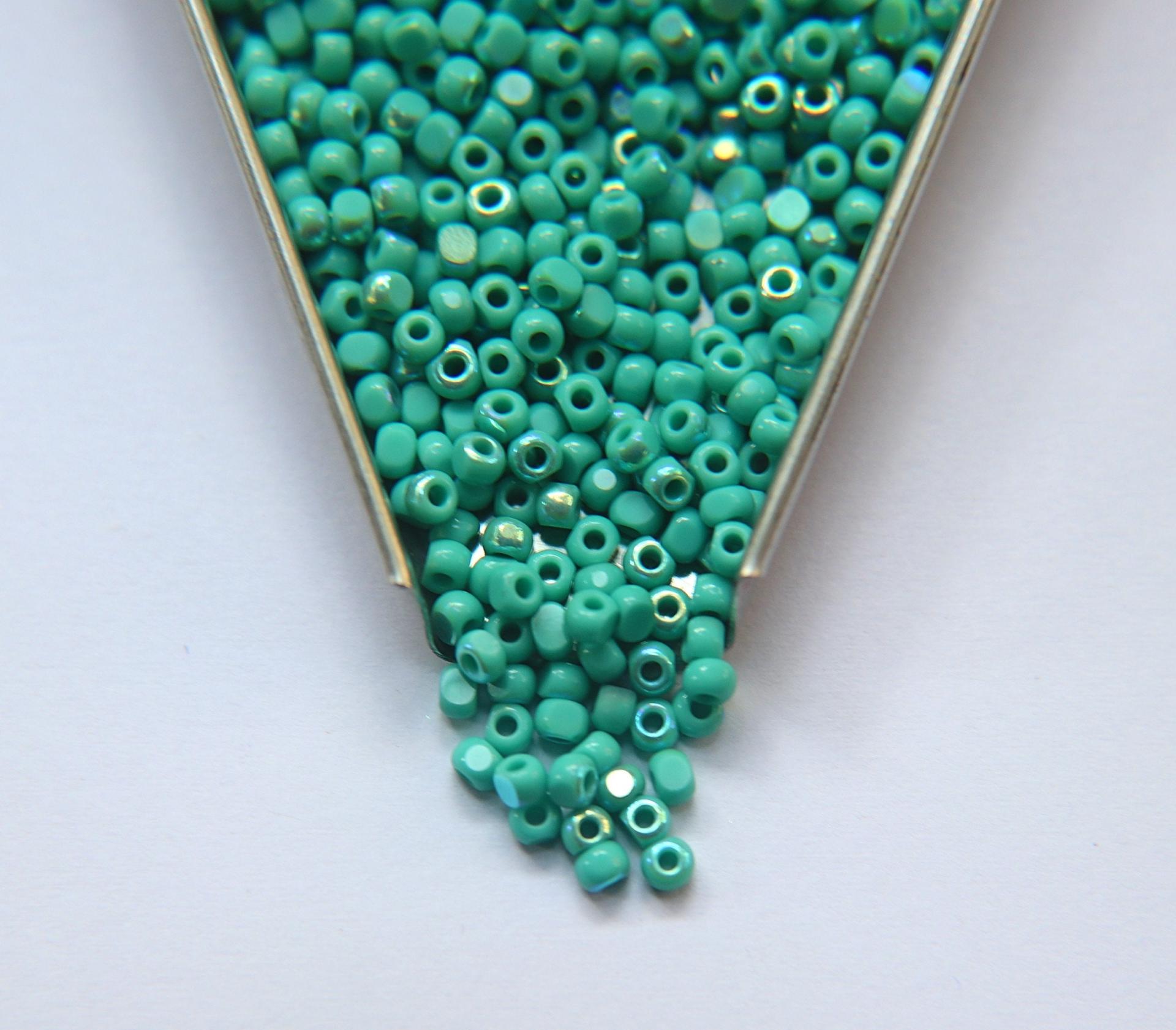 8/0 Charlotte Cut Beads Patina Opaque Aqua Green Aurore Boreale 10/20/50/250/500 Grams PREMIUM SEED Beads jewelry supply vintage findings