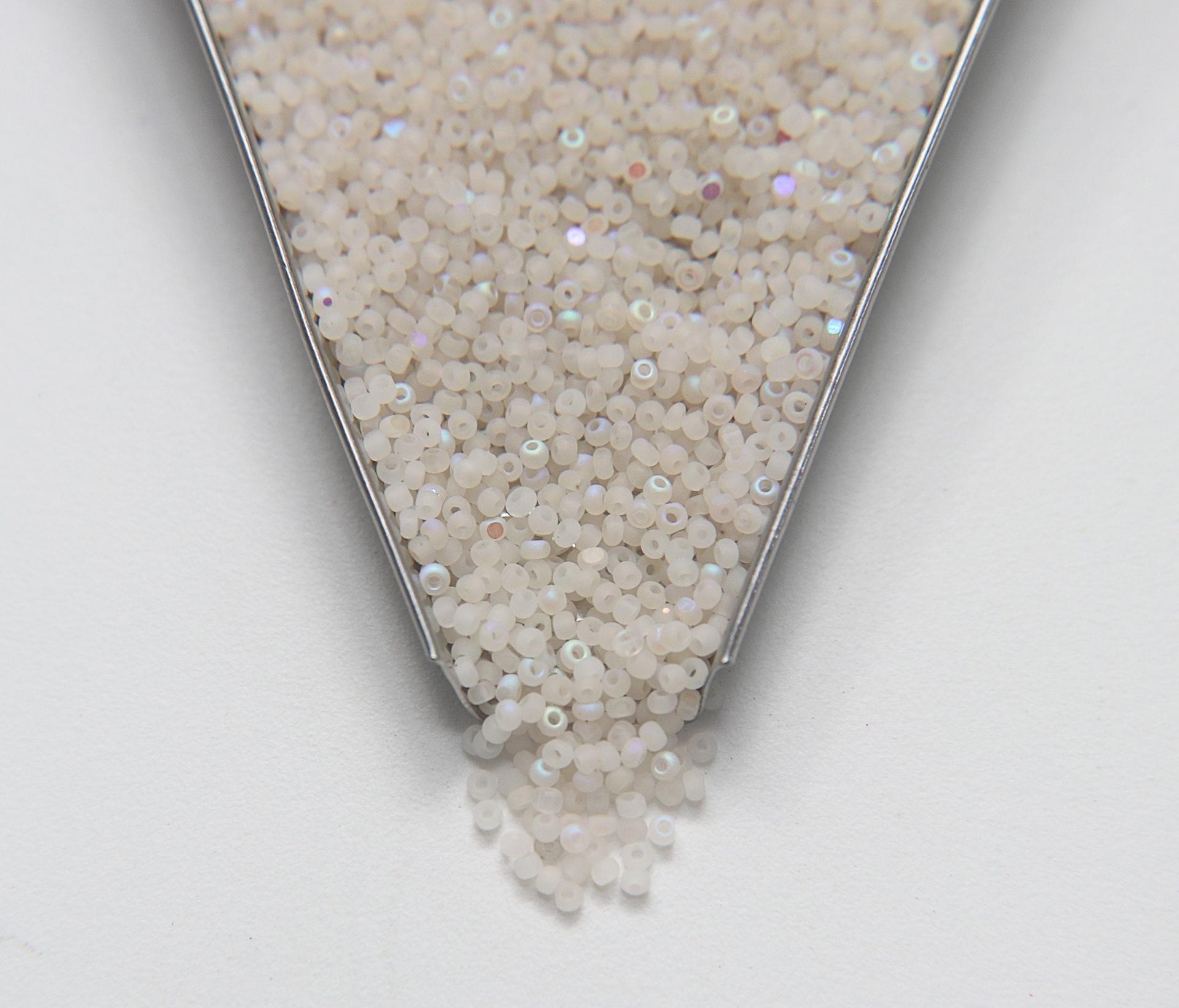 11/0 Charlotte Cut Beads Patina MATT White Opal Aurore Boreale 10/20/50/250/500 Grams PREMIUM MATERIALS