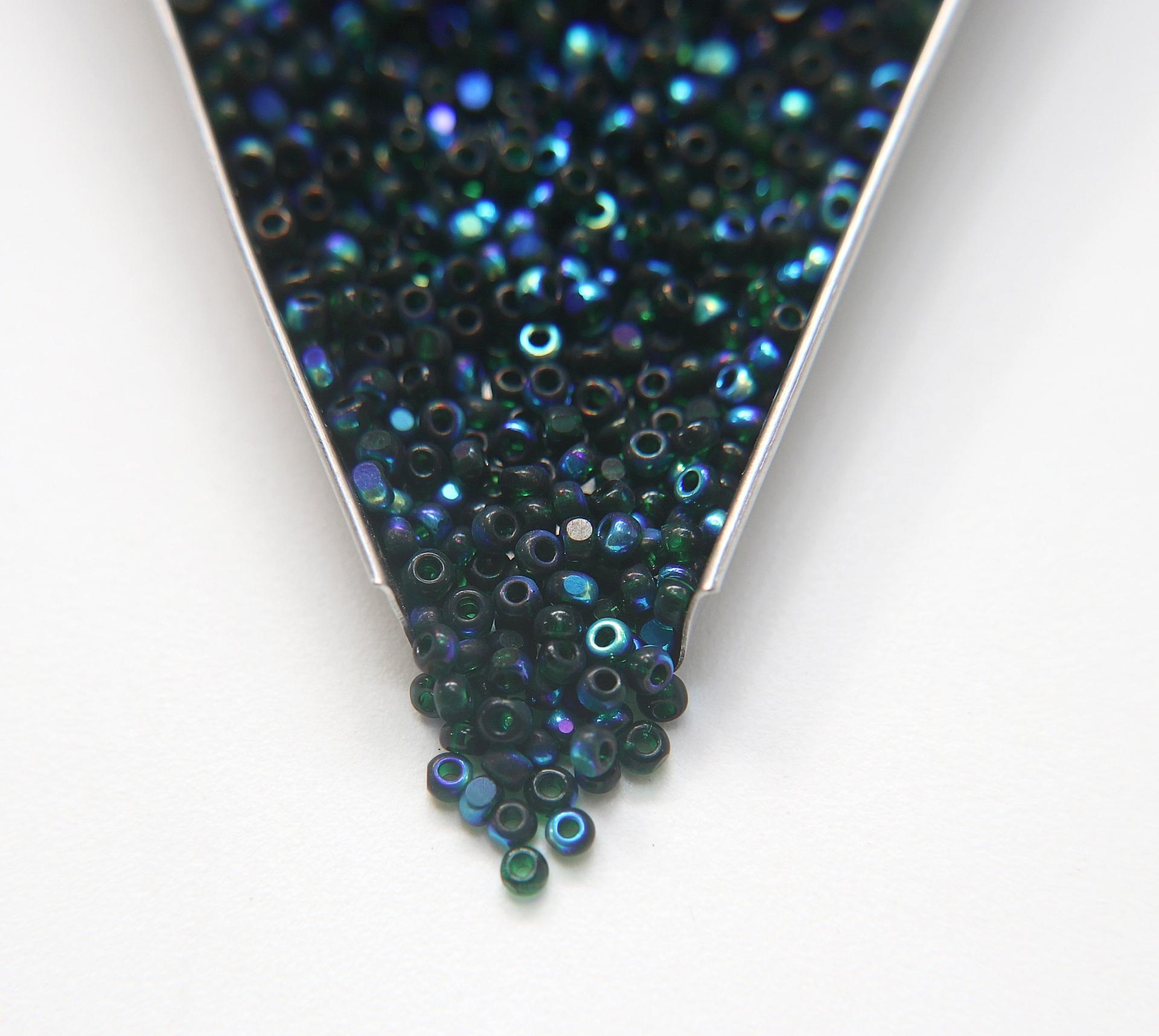 8/0 Charlotte Cut Beads Patina Transparent Deep Green Aurore Boreale PREMIUM SEED Beads jewelry supply vintage findings