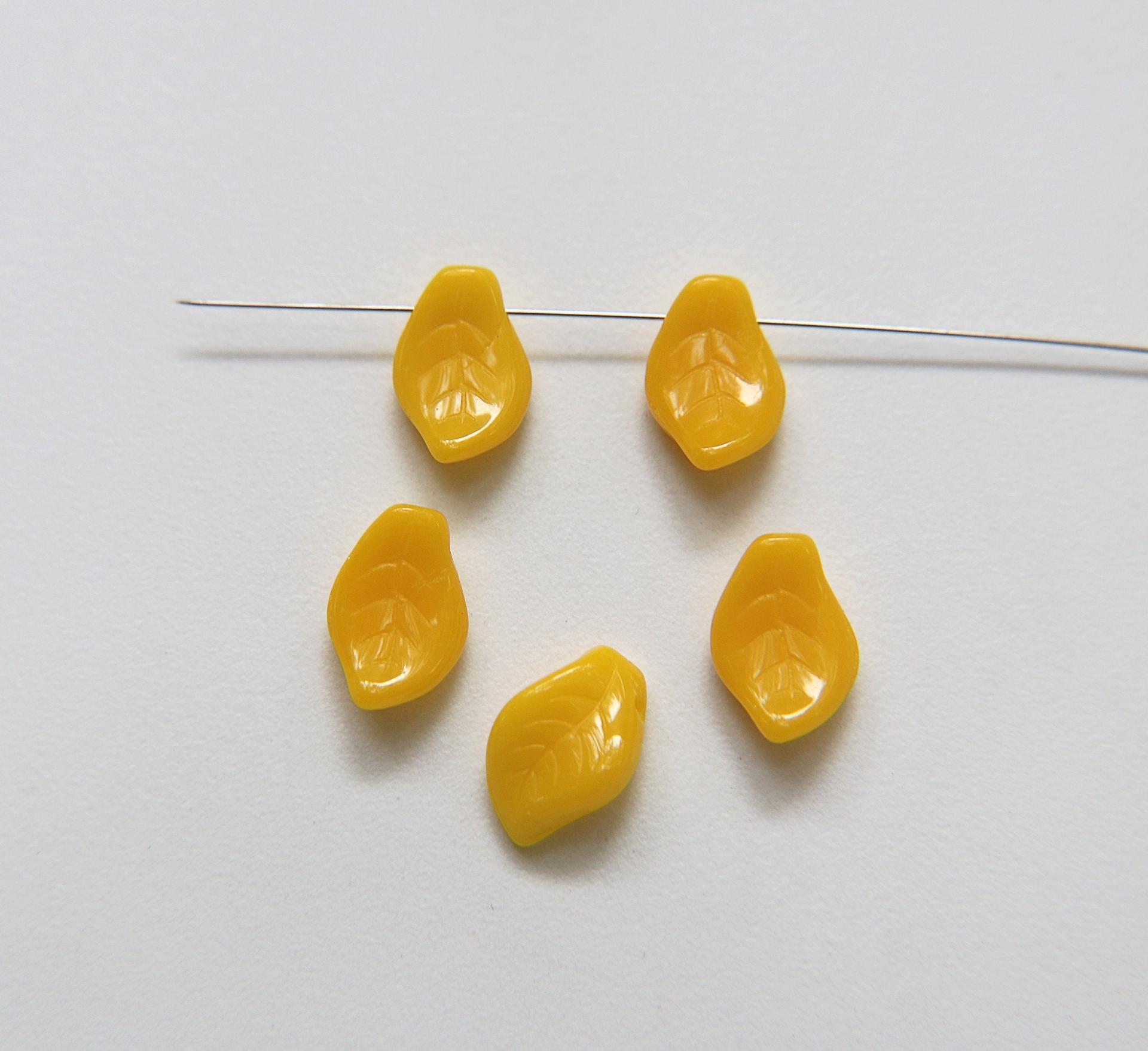 Curly leaf shaped pressed glass beads - made in Czech Republic