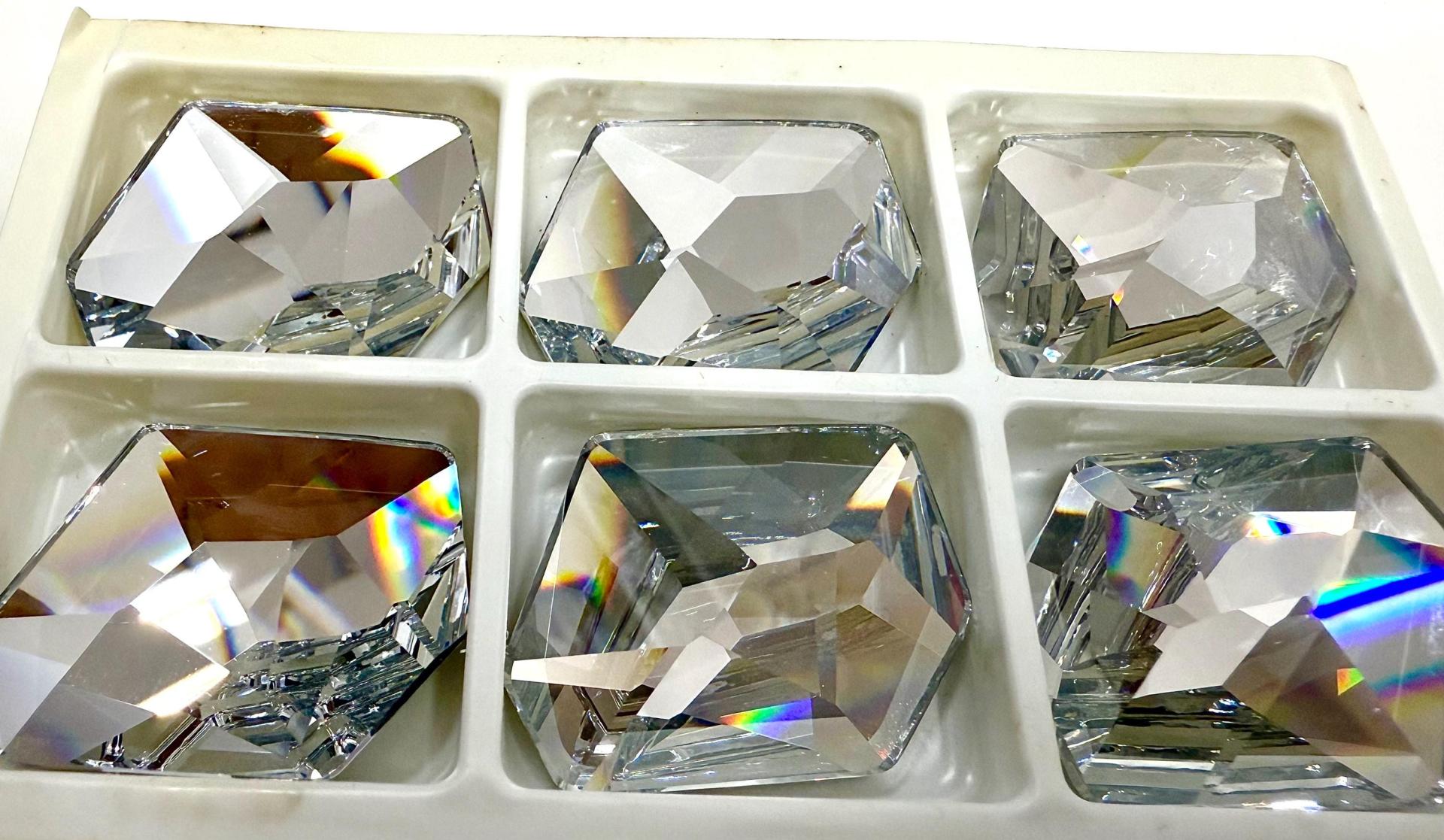 Swarovski 38 x 33 mm 4759 Flat Back Cosmic Fancy Stone (Crystal Cal Vi Si) chunky stones