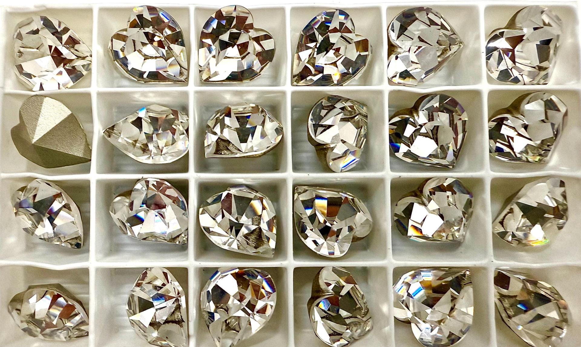Swarovski Vintage Heart Rhinestones 18.7x 17 mm in Crystal foiled fancy stones jewelry making