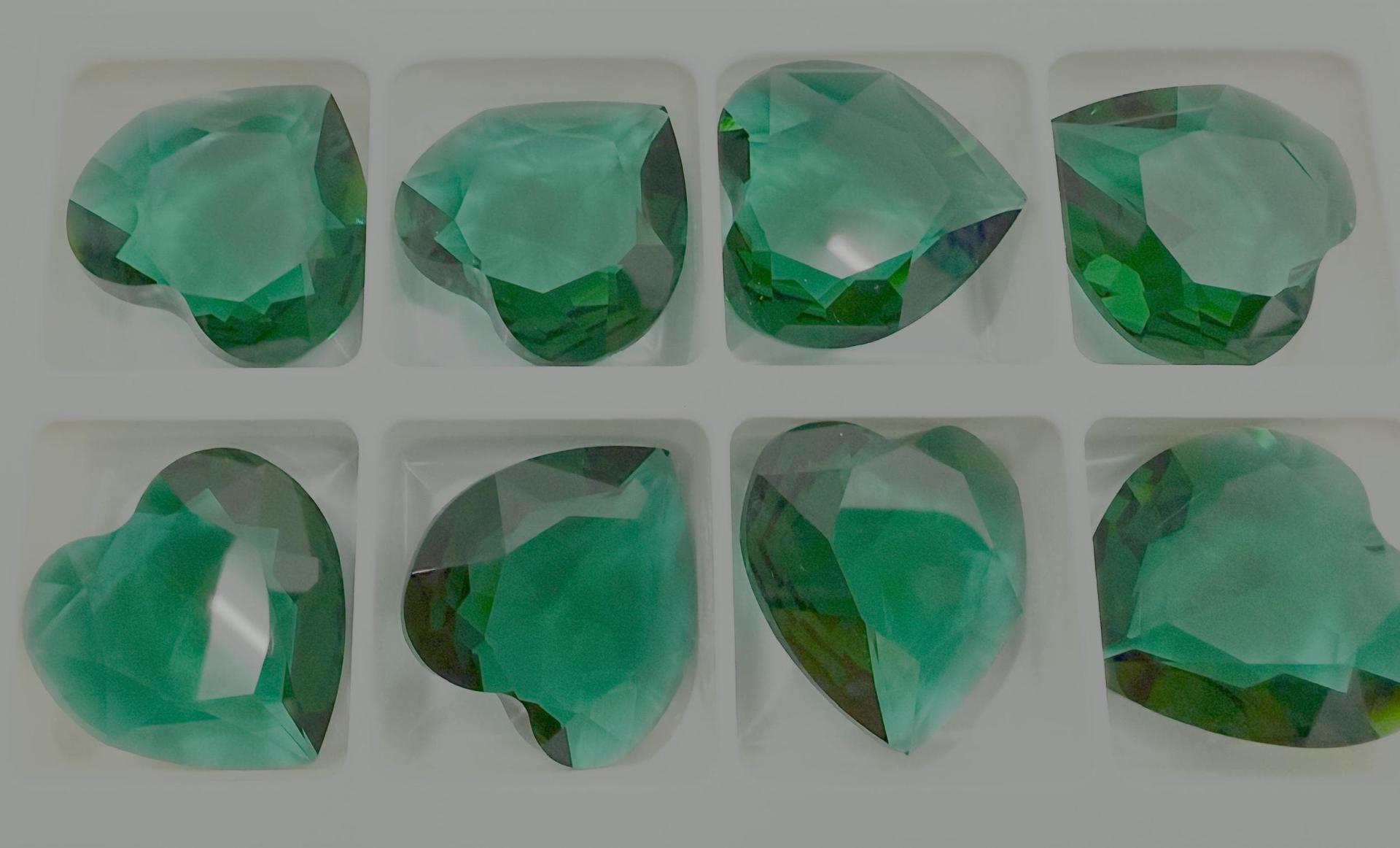Swarovski Vintage 4827 Heart Rhinestones 28 mm in Emerald unfoiled fancy stones jewelry making
