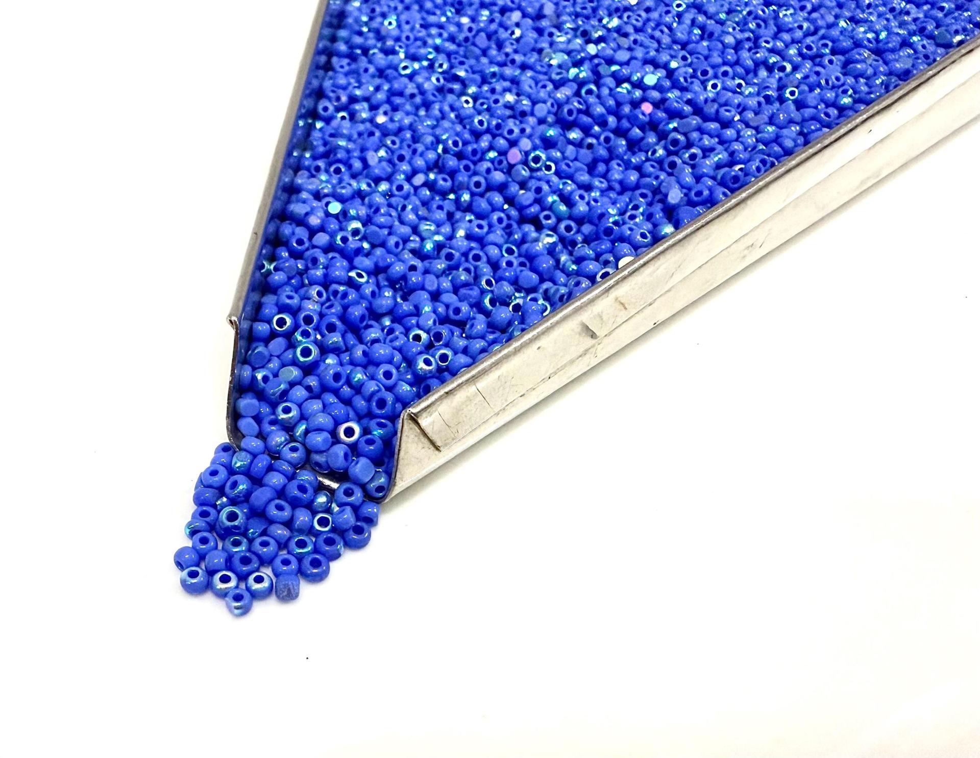 11/0 Charlotte Cut Beads Patina Opaque Light Blue Aurore Boreale PREMIUM MATERIALS native supply