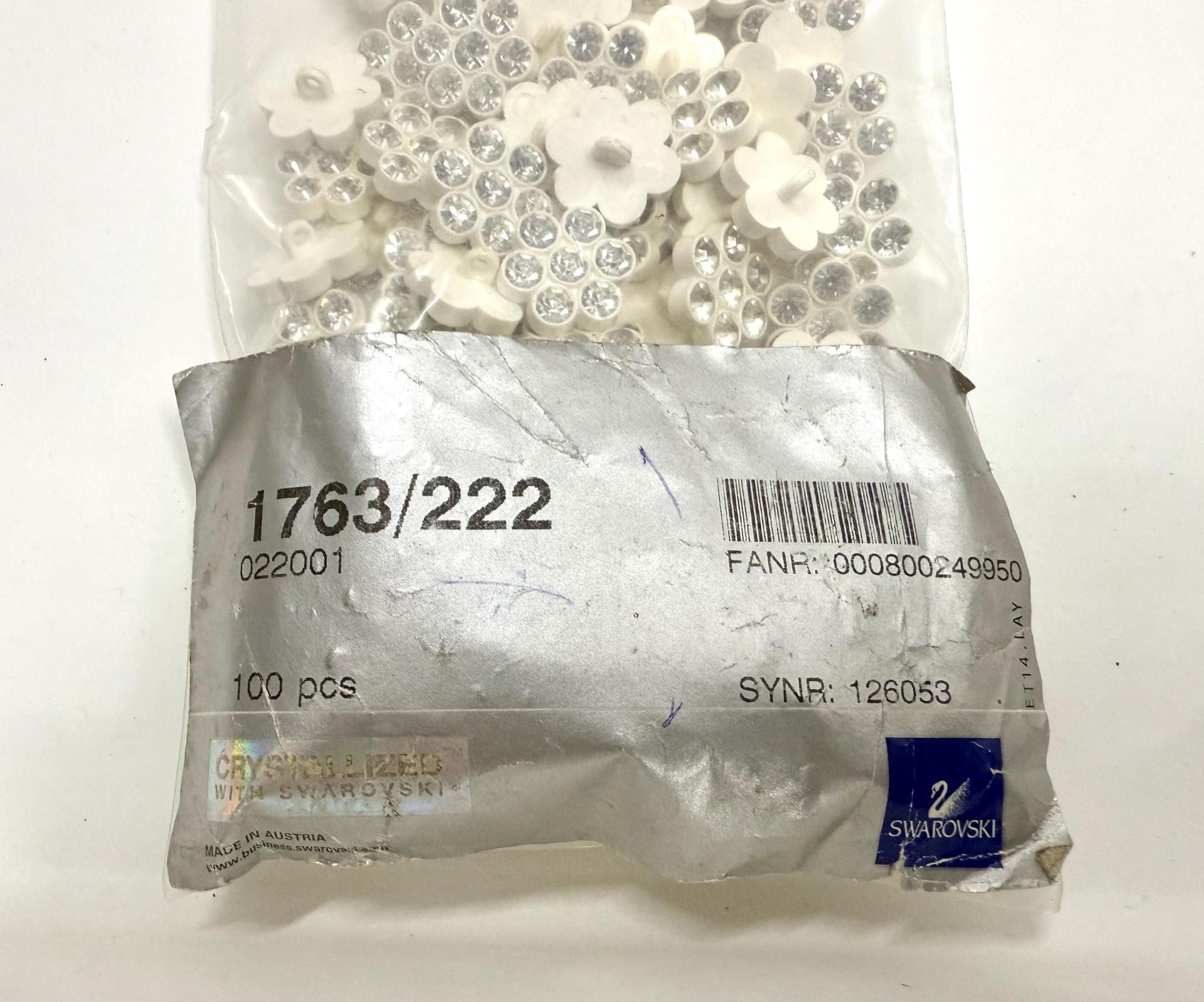 17 mm Swarovski Art 1763 Flower white Button With Plastic Shank High Quality